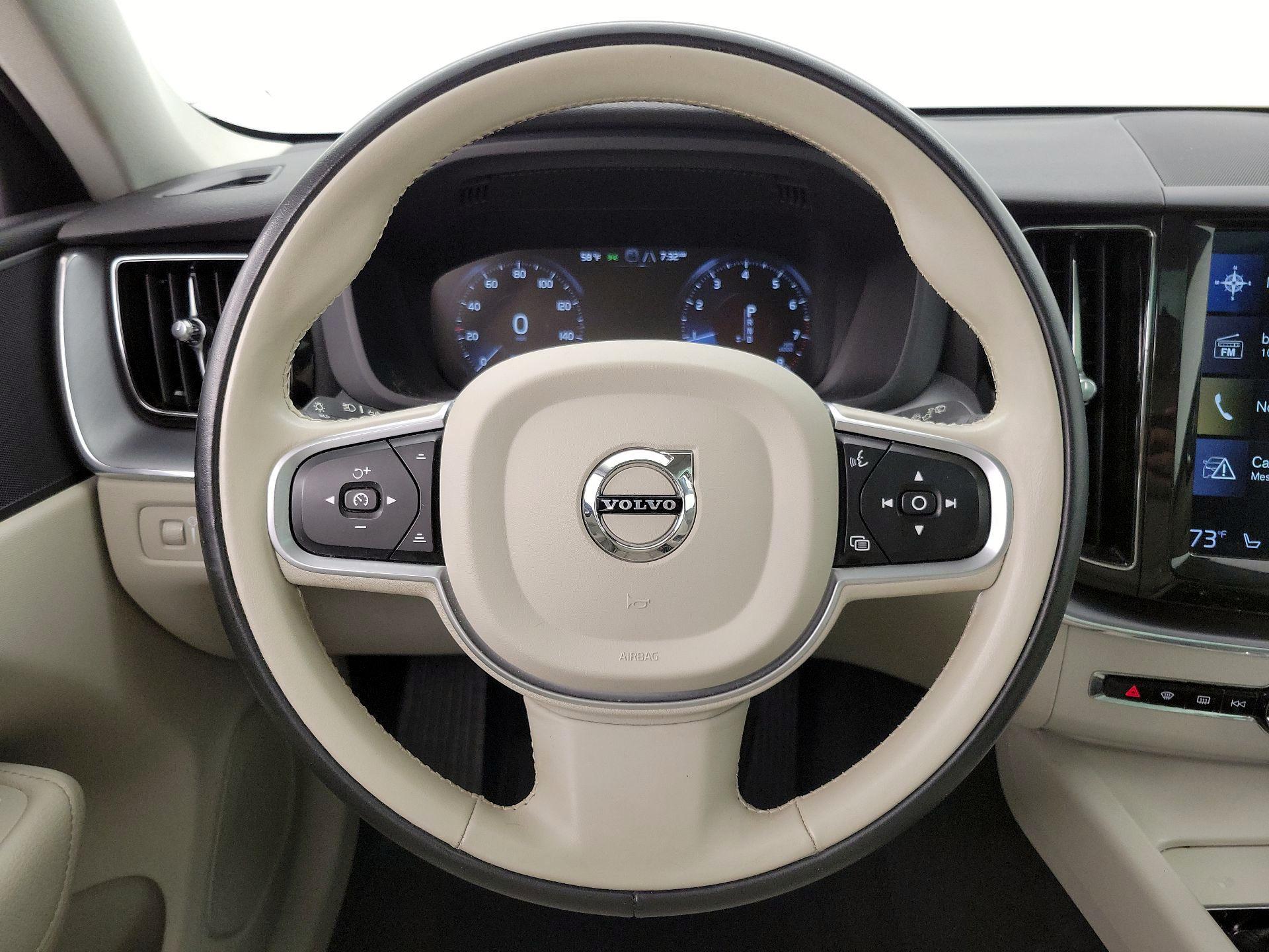 Thumbnail: 2020 Volvo XC60 - 10