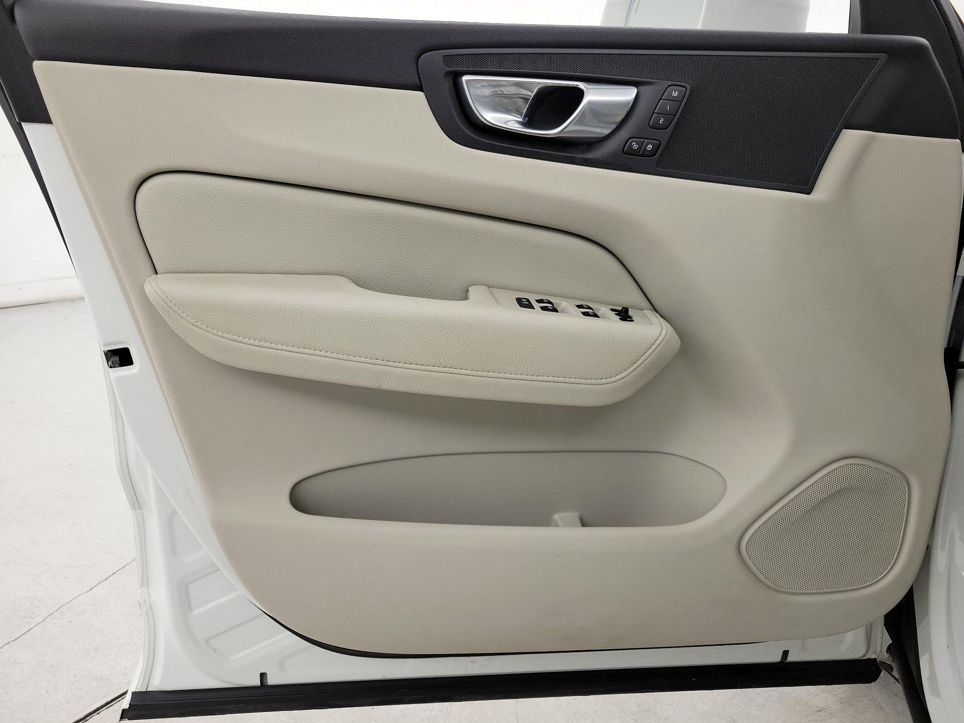 Thumbnail: 2020 Volvo XC60 - 12