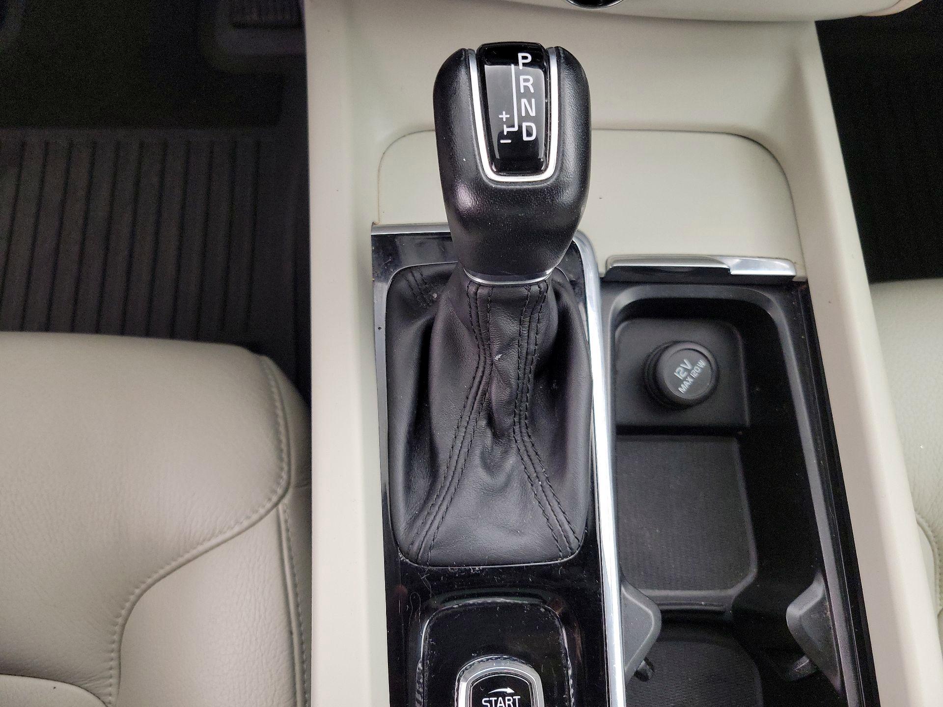 Thumbnail: 2020 Volvo XC60 - 17