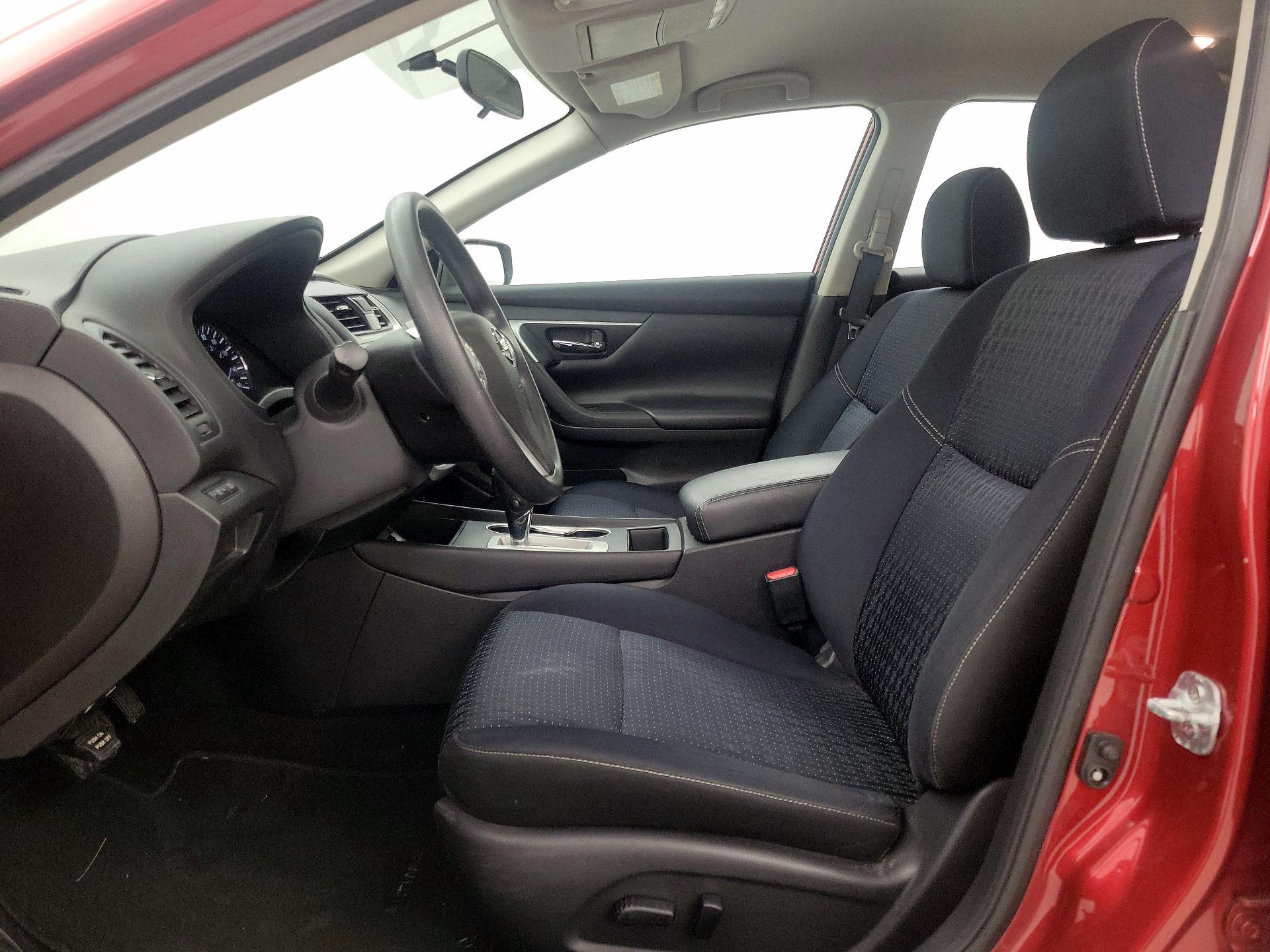 Thumbnail: 2016 Nissan Altima - 11