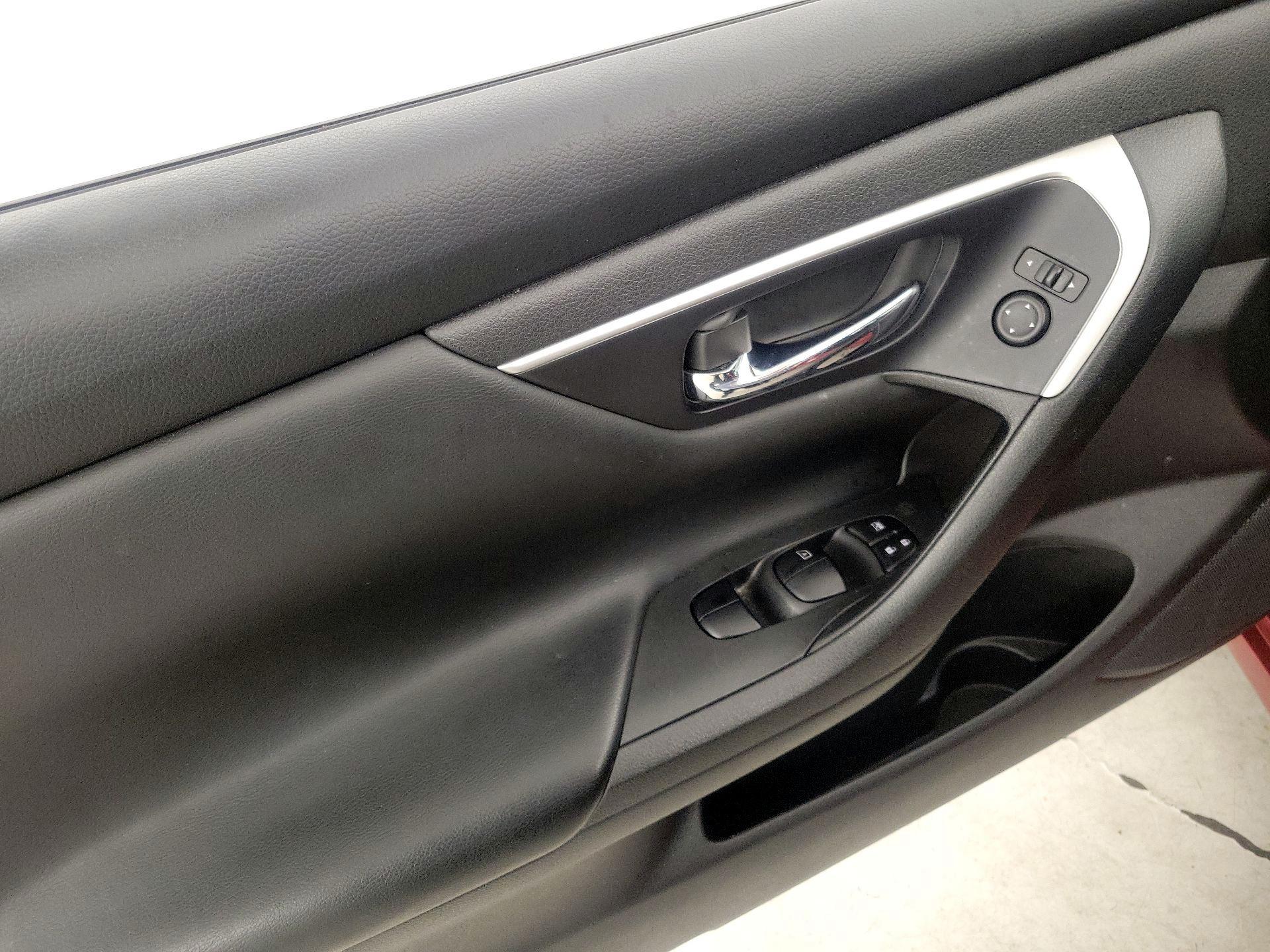 Thumbnail: 2016 Nissan Altima - 12