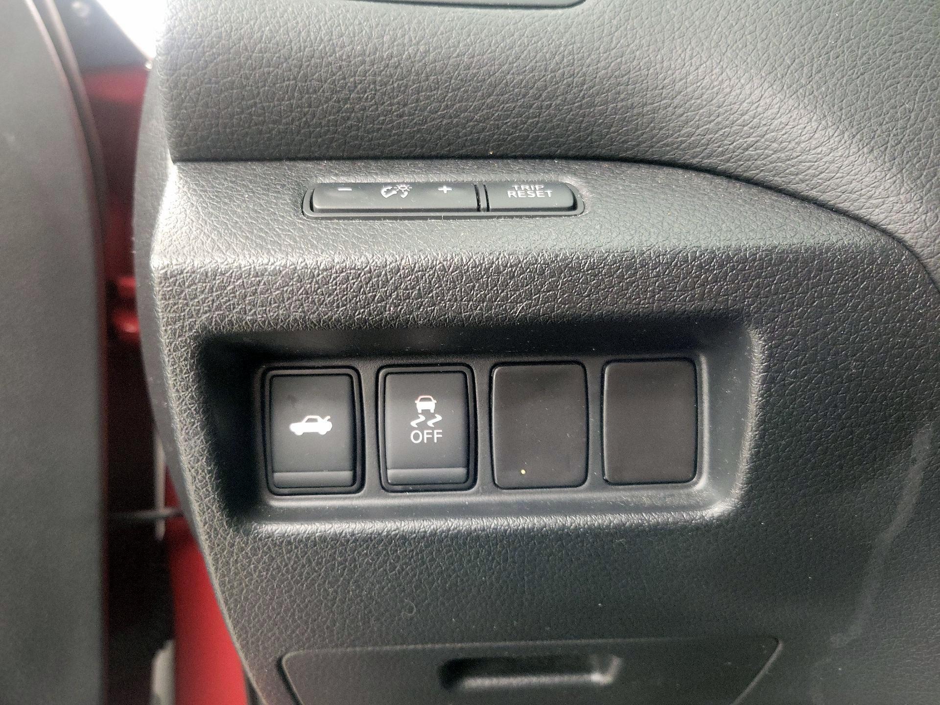 Thumbnail: 2016 Nissan Altima - 13