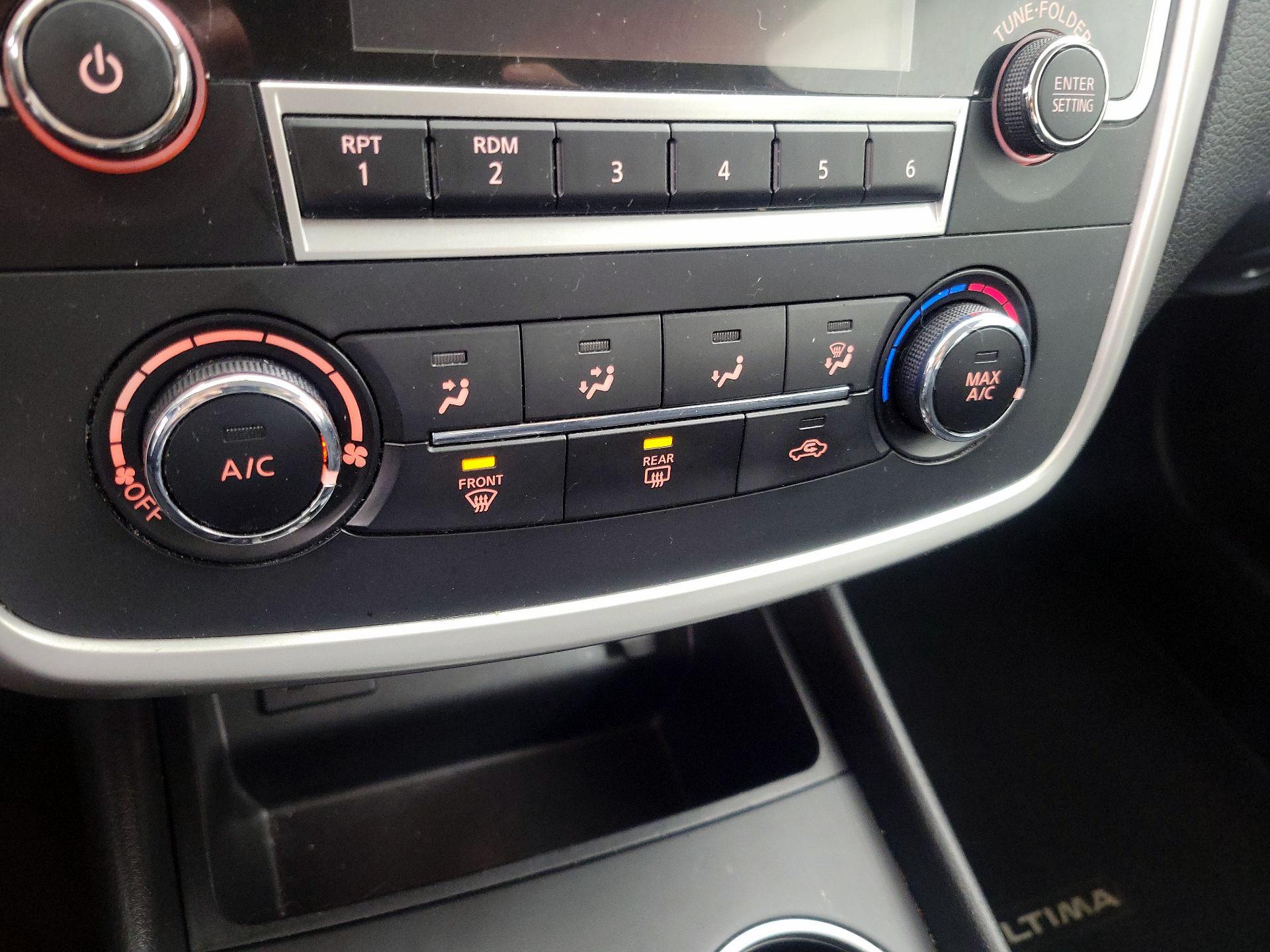 Thumbnail: 2016 Nissan Altima - 16