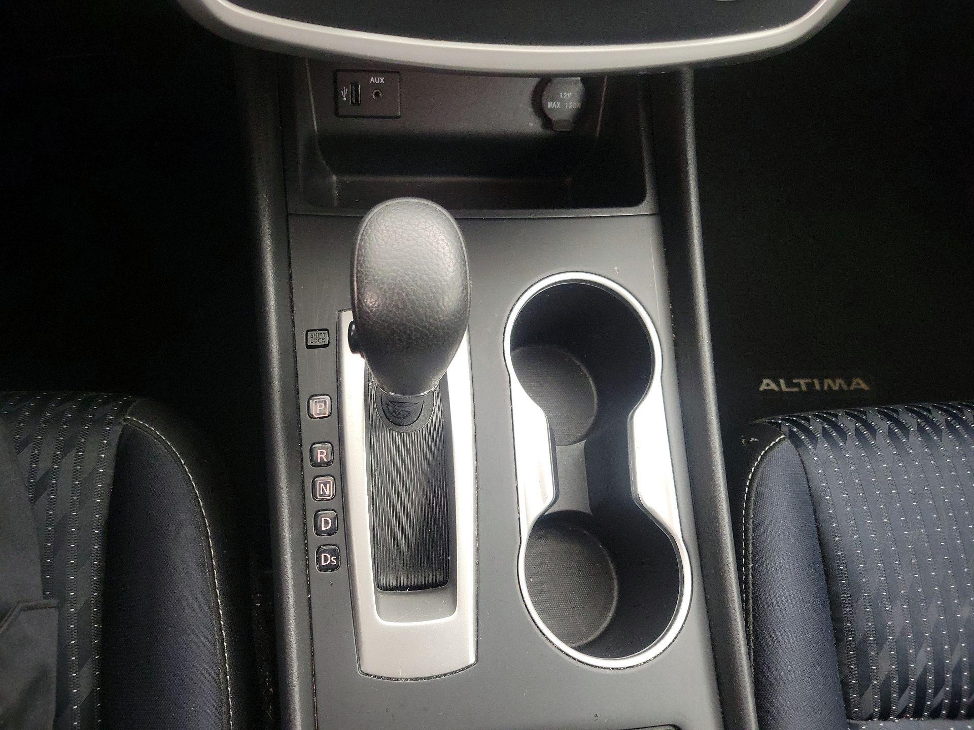 Thumbnail: 2016 Nissan Altima - 17