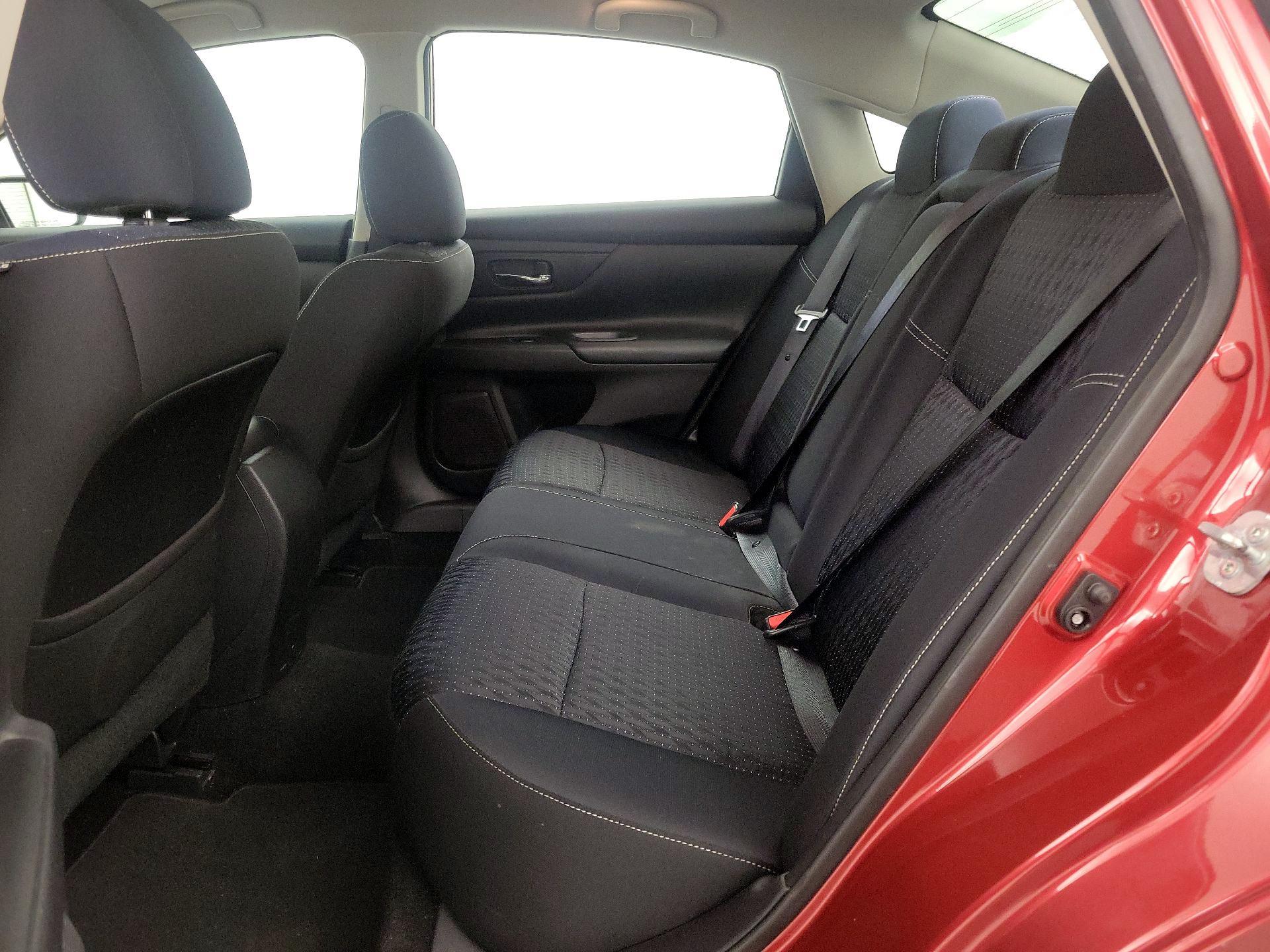 Thumbnail: 2016 Nissan Altima - 19