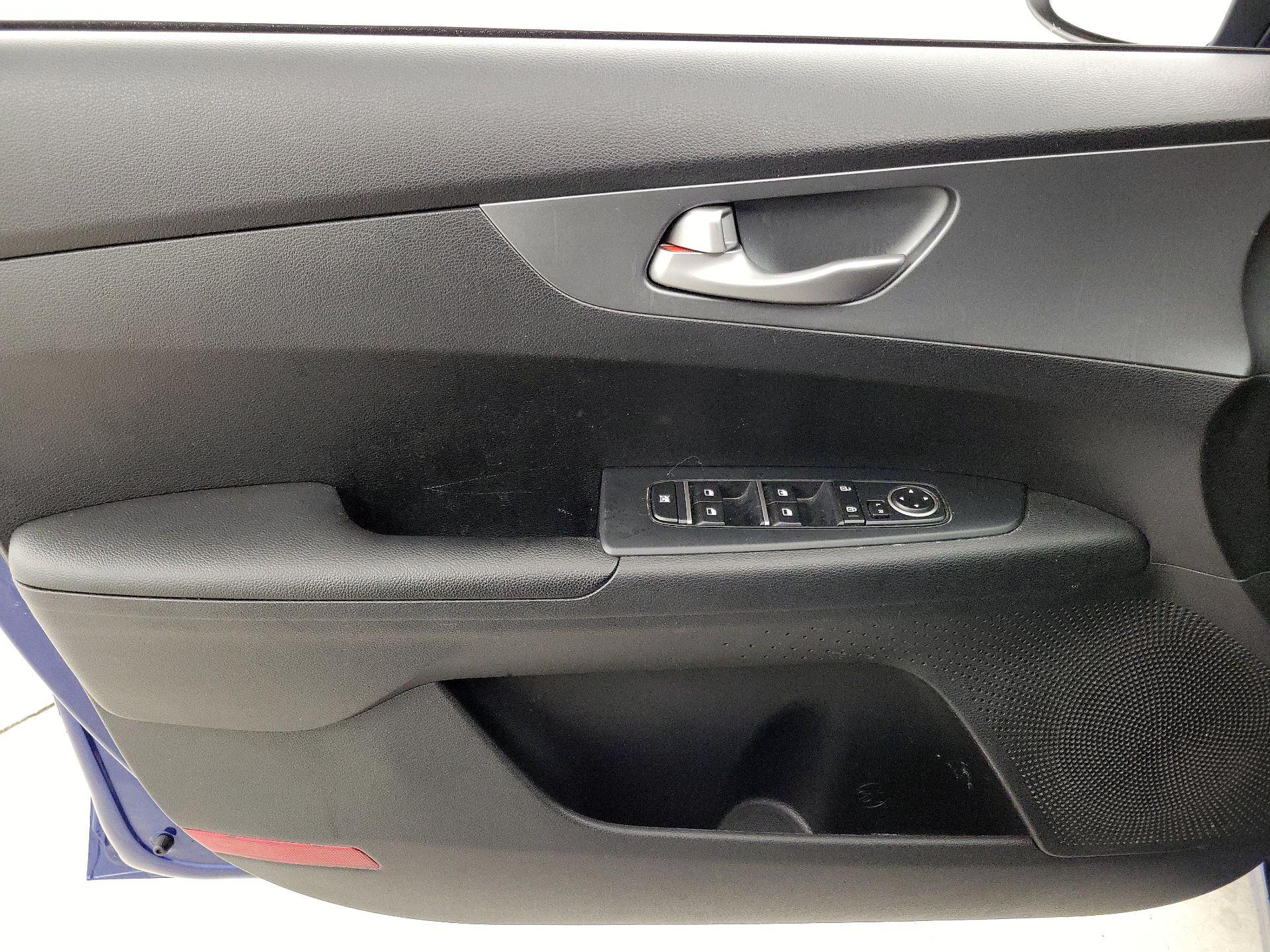 Thumbnail: 2020 Kia Forte - 12