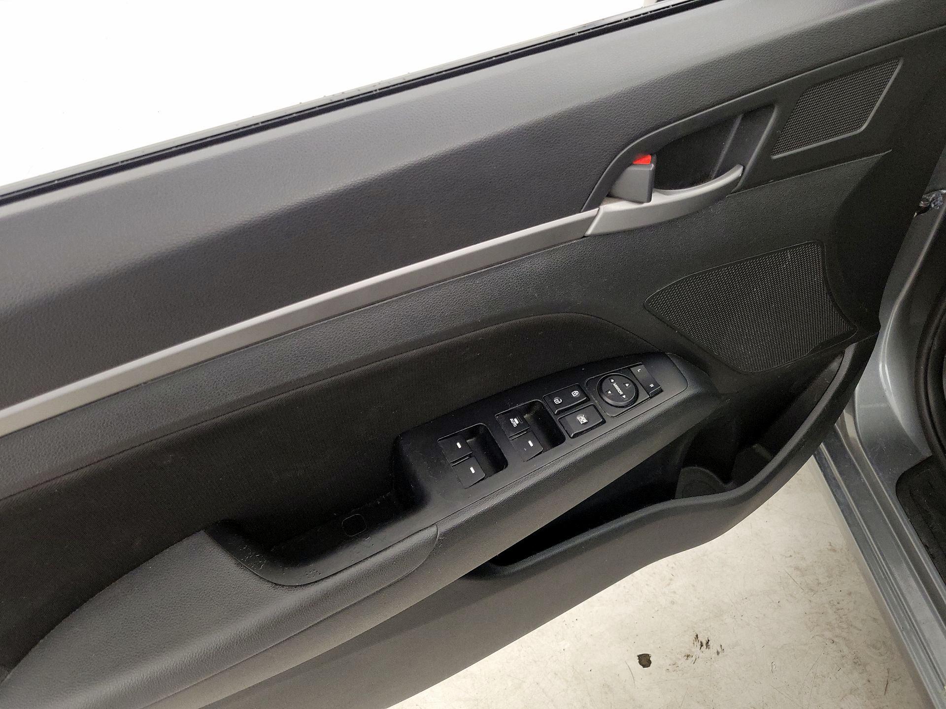 Thumbnail: 2017 Hyundai Elantra - 12