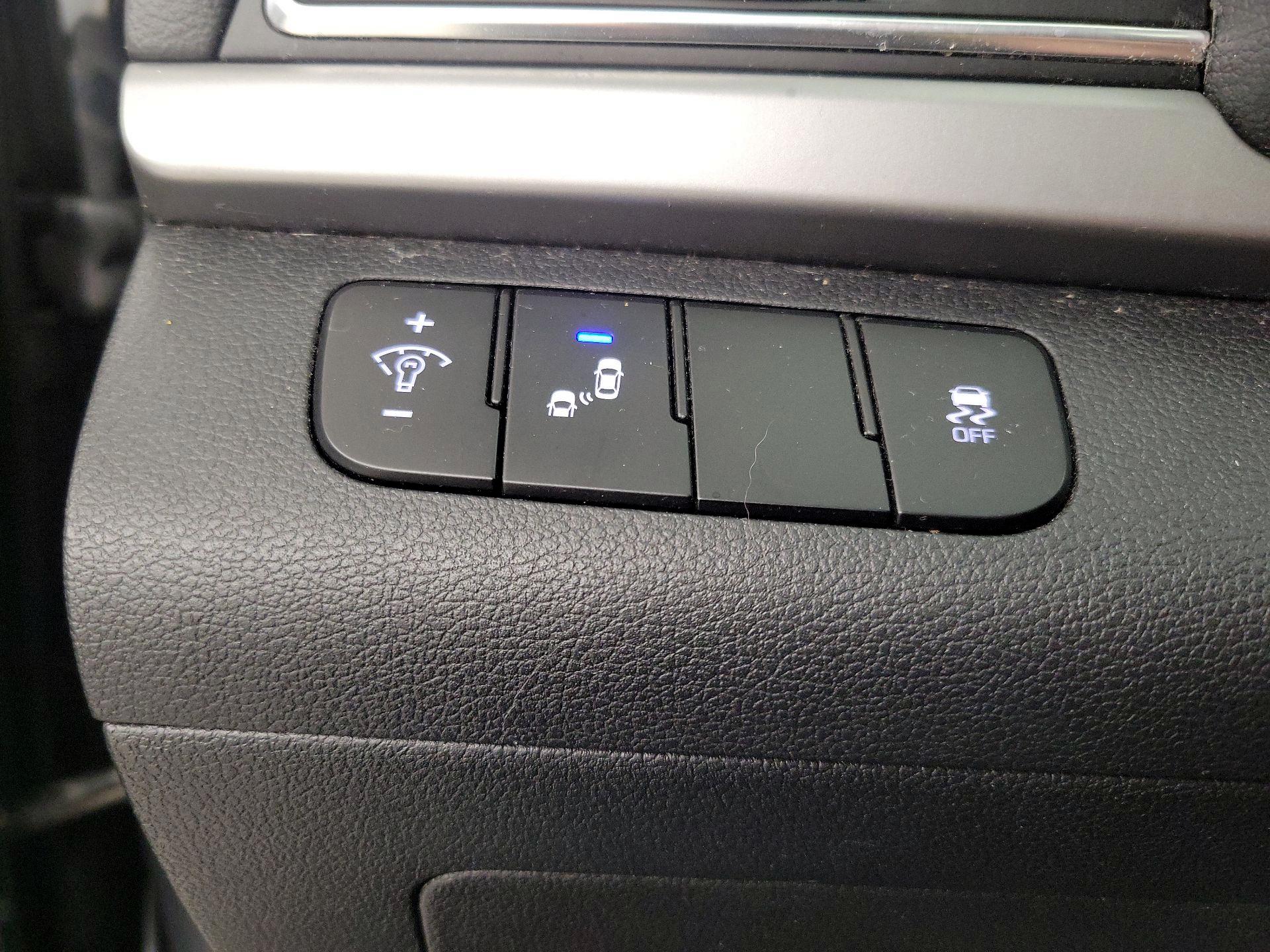 Thumbnail: 2017 Hyundai Elantra - 13