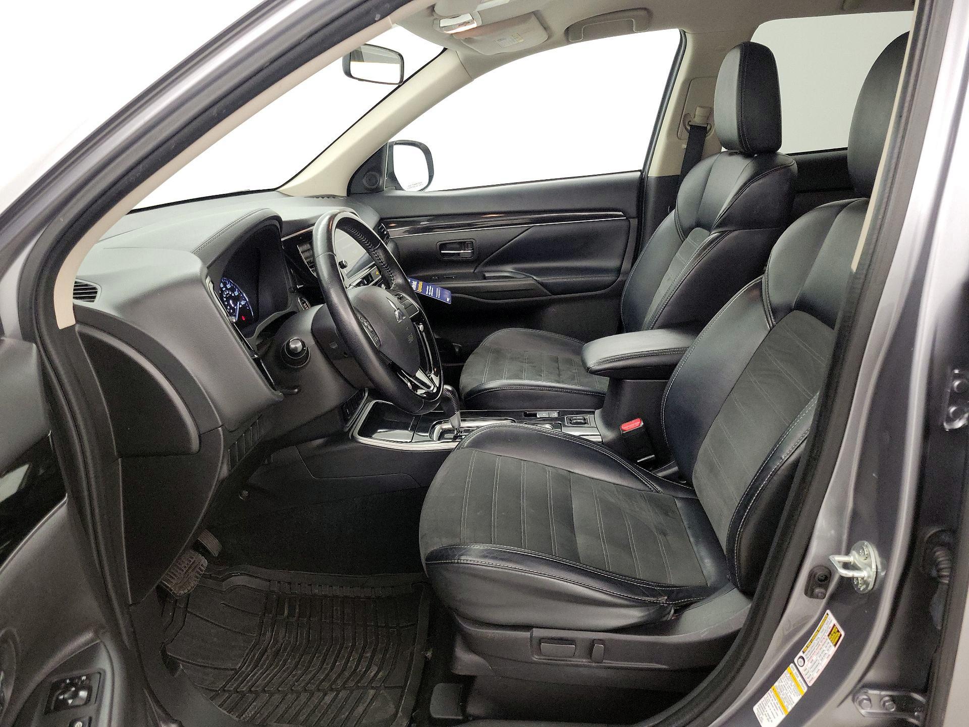 Thumbnail: 2019 Mitsubishi Outlander - 11