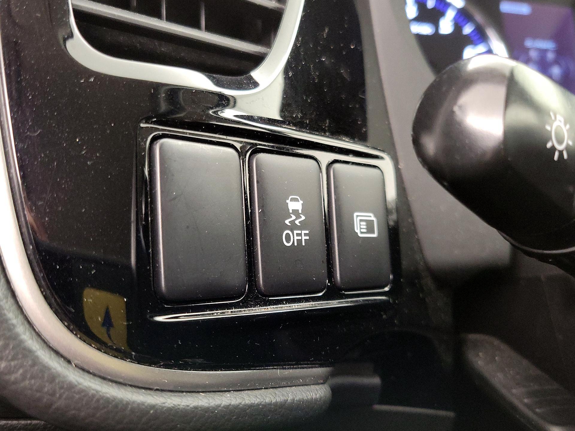 Thumbnail: 2019 Mitsubishi Outlander - 13