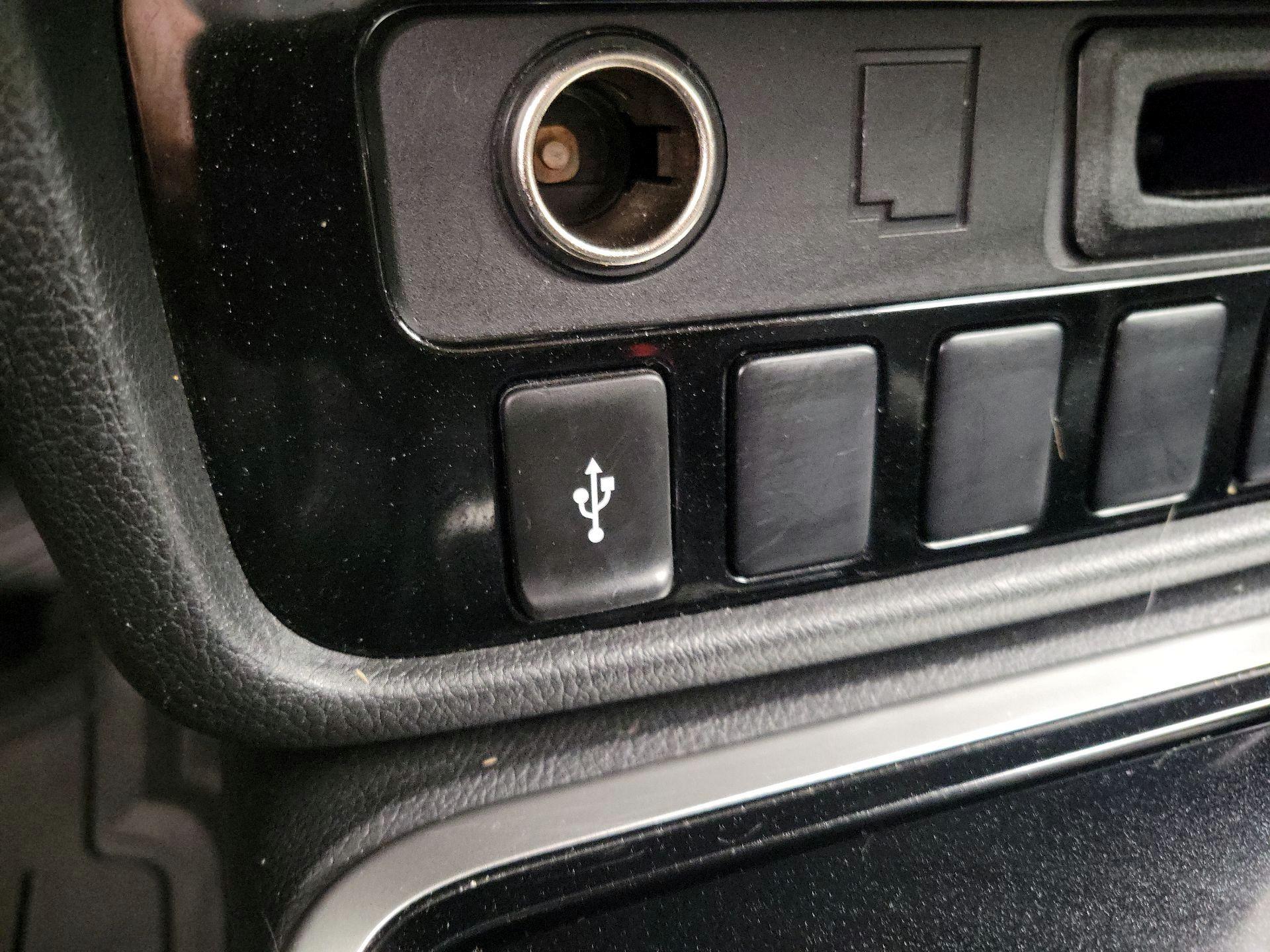 Thumbnail: 2019 Mitsubishi Outlander - 18