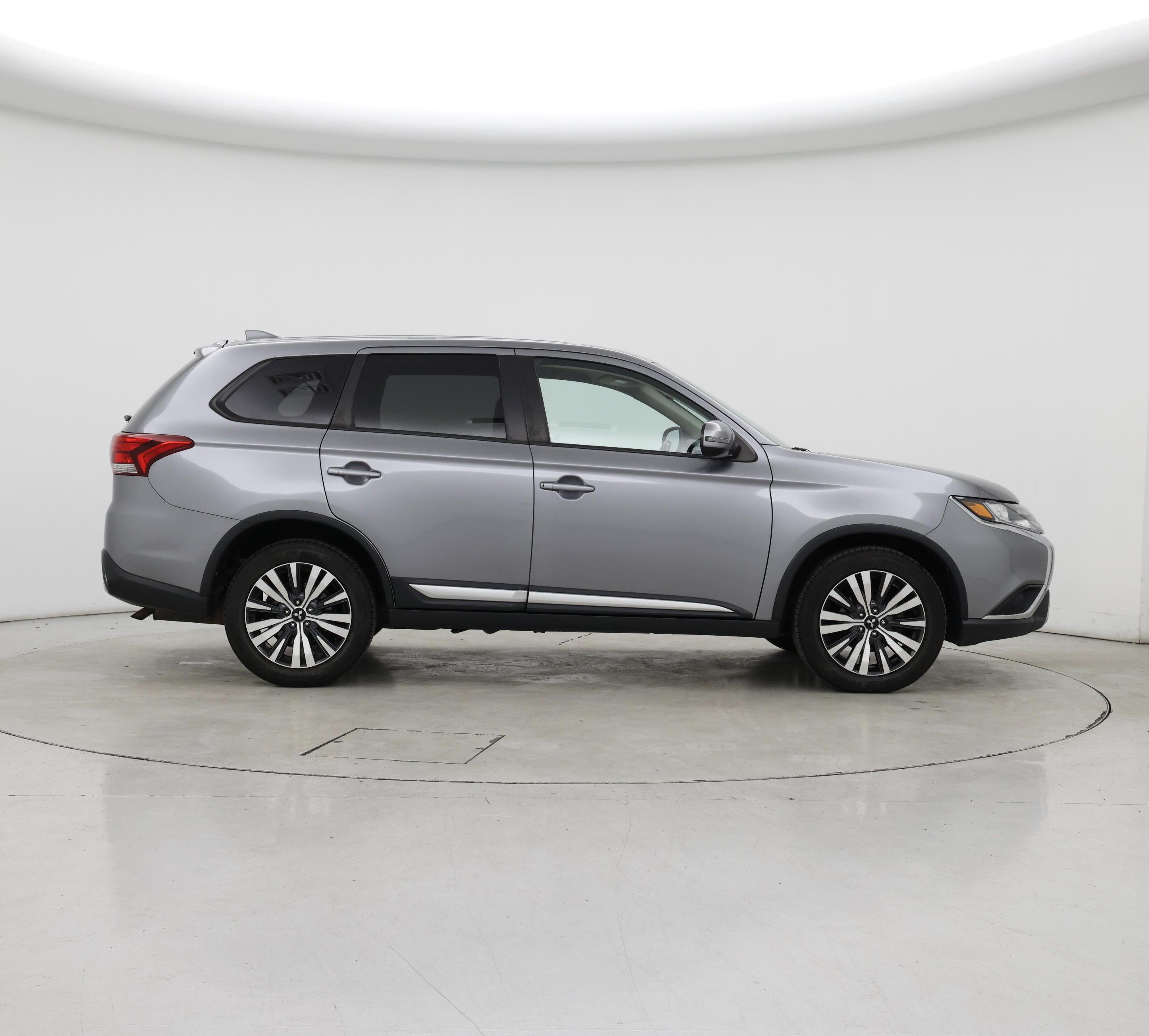 Thumbnail: 2019 Mitsubishi Outlander - 7