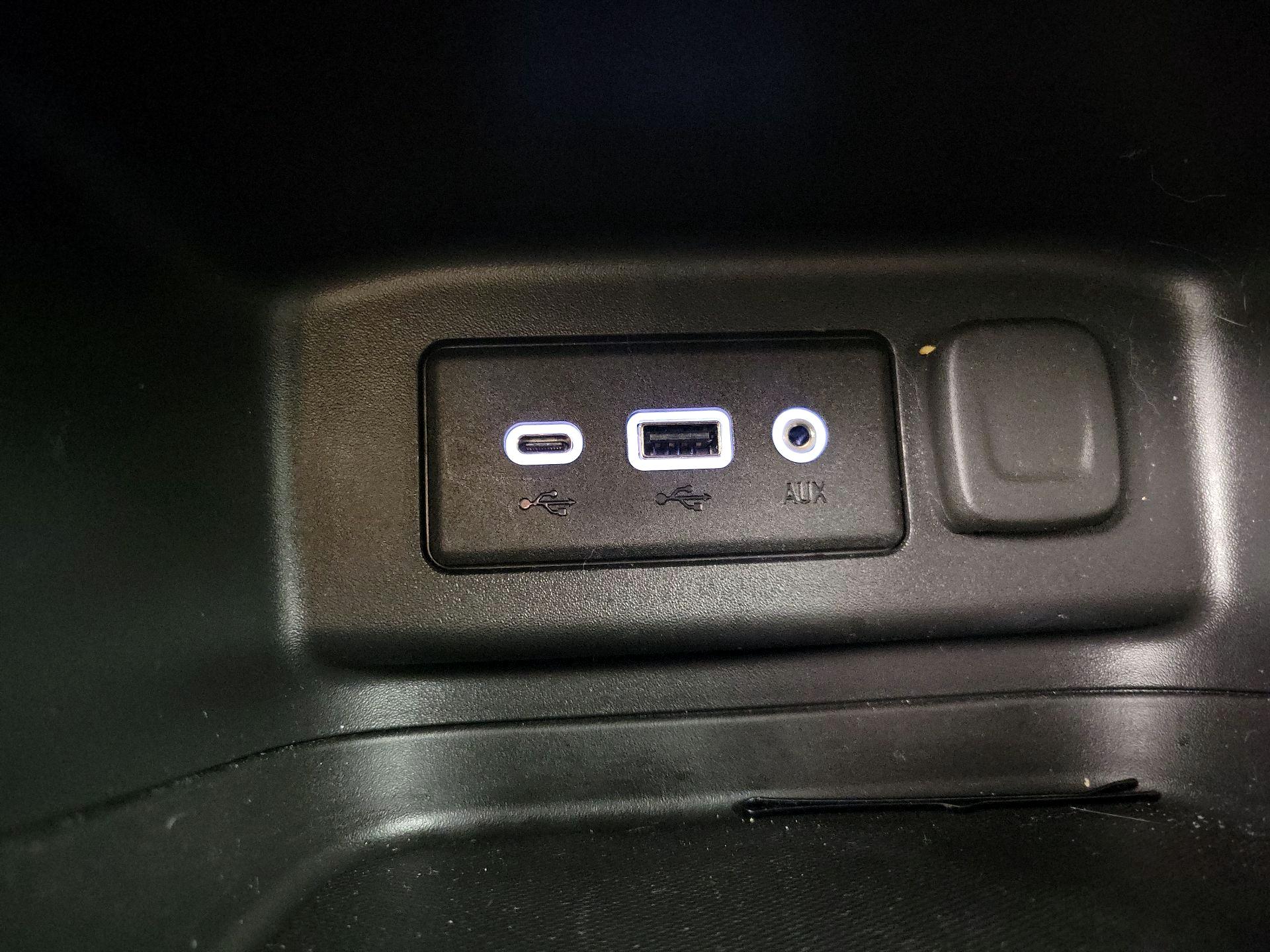 Thumbnail: 2020 Chevrolet Equinox - 18