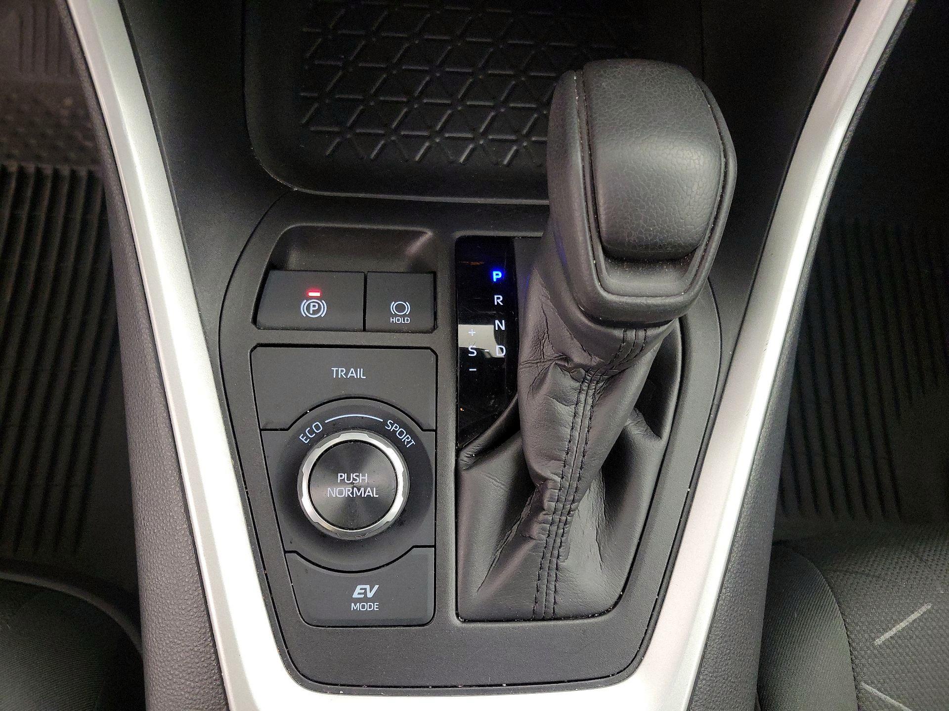 Thumbnail: 2024 Toyota RAV4 - 17