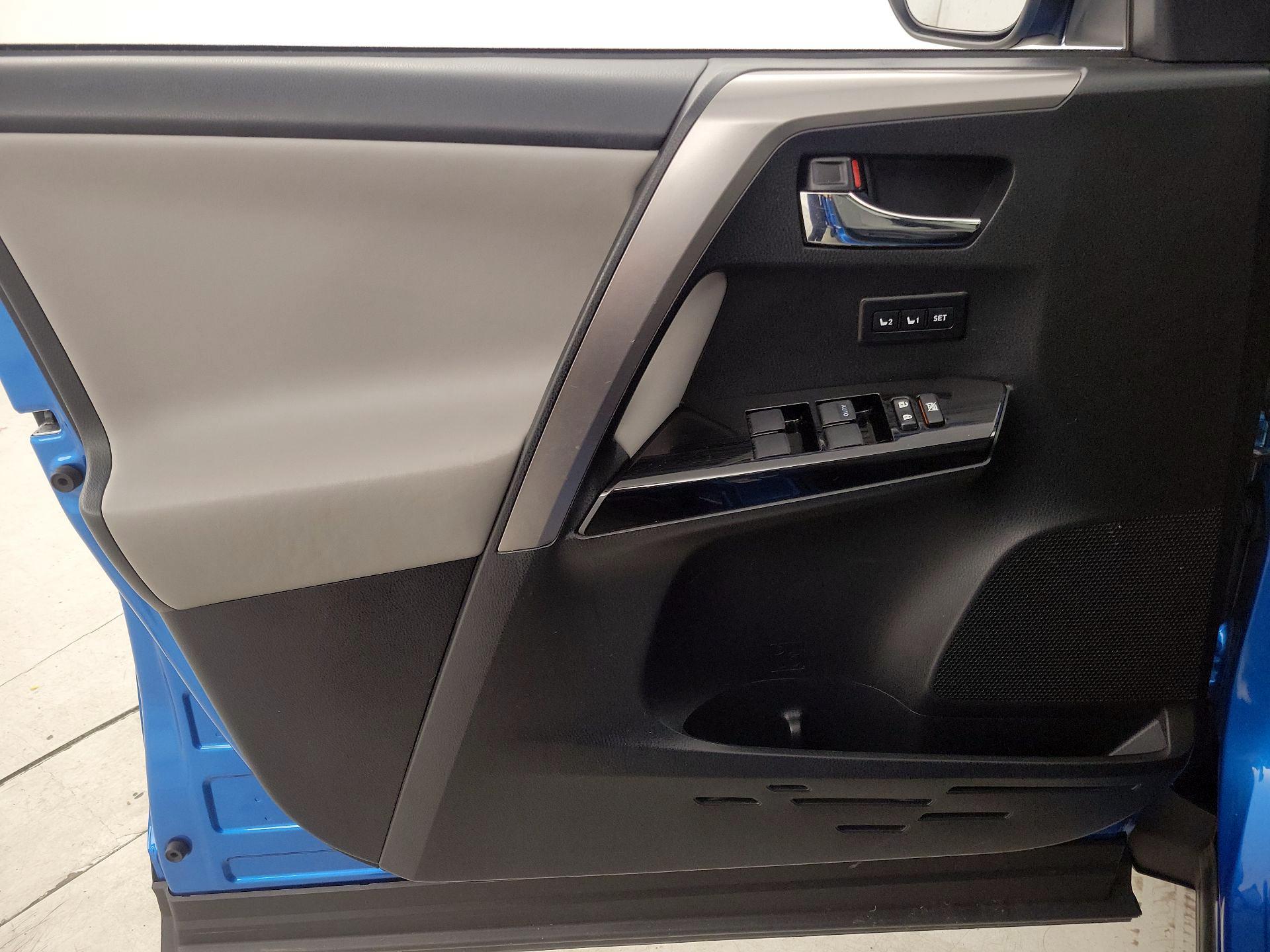 Thumbnail: 2017 Toyota RAV4 - 12