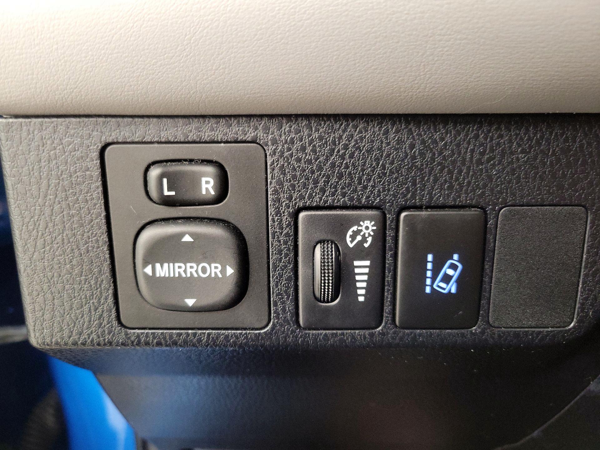 Thumbnail: 2017 Toyota RAV4 - 13