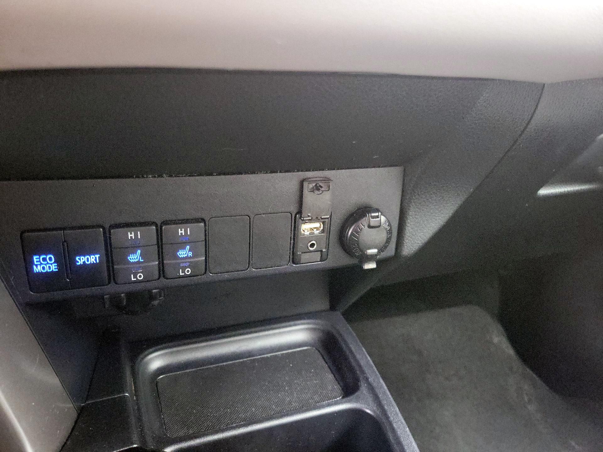 Thumbnail: 2017 Toyota RAV4 - 19