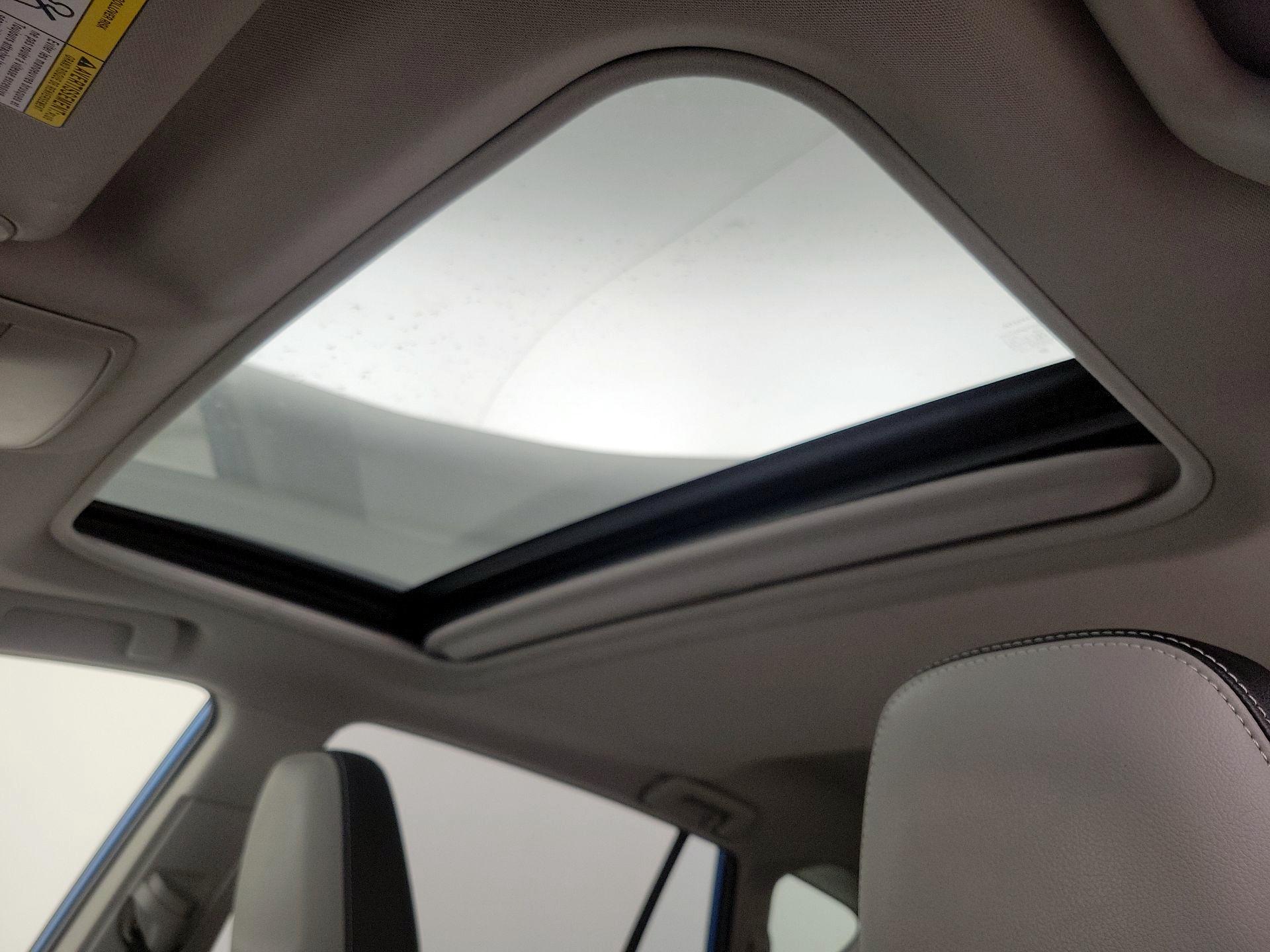 Thumbnail: 2017 Toyota RAV4 - 20