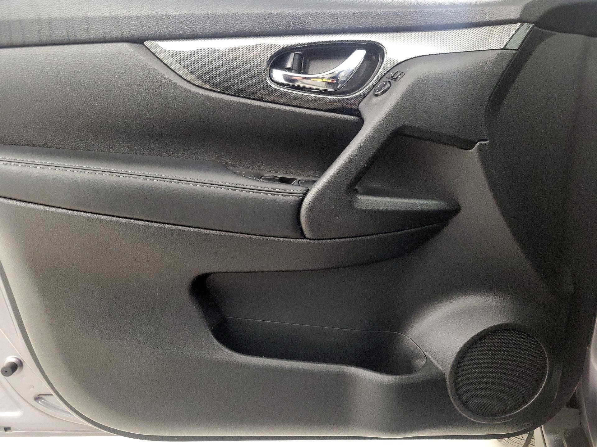 Thumbnail: 2016 Nissan Rogue - 12