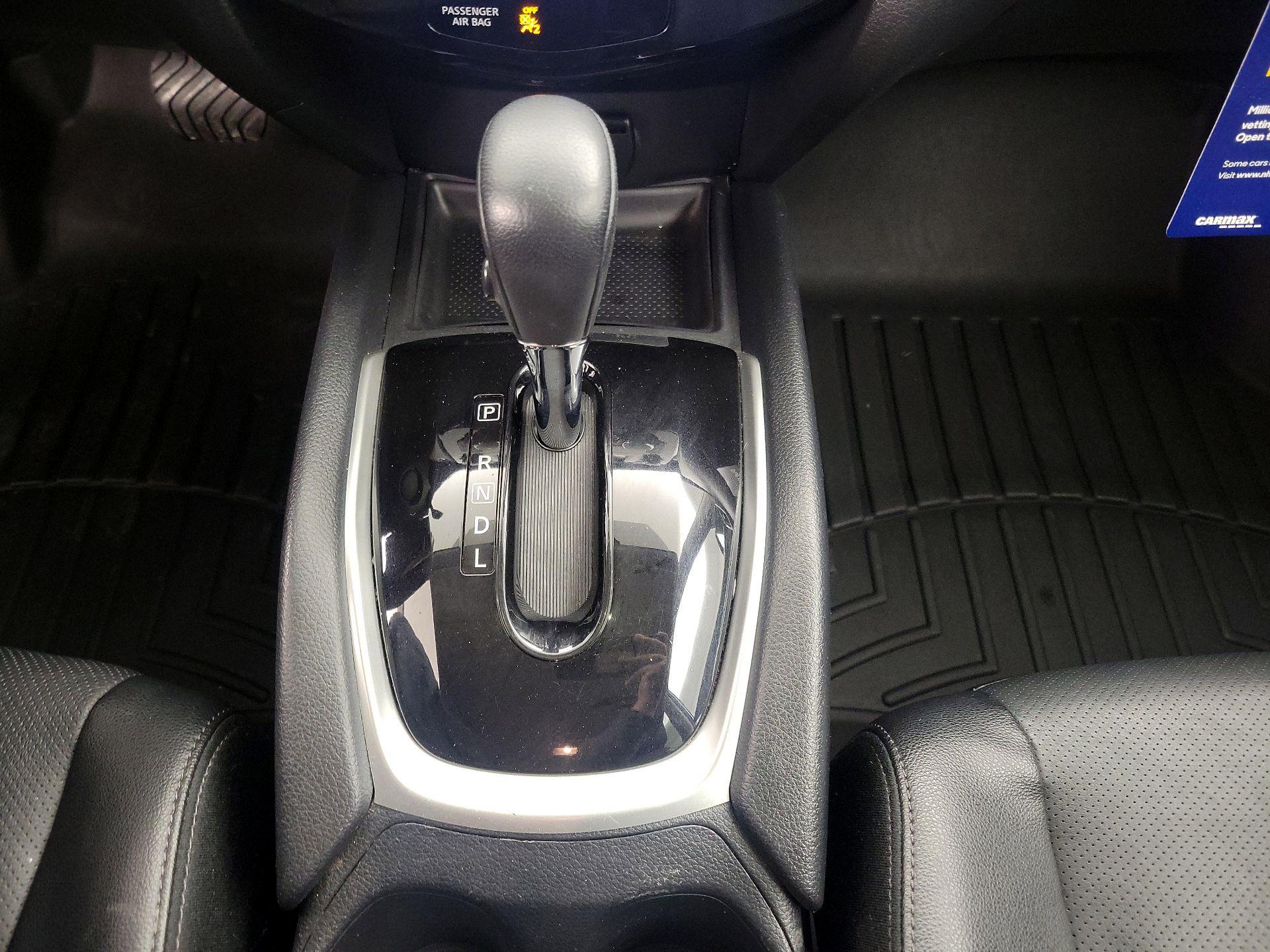 Thumbnail: 2016 Nissan Rogue - 18