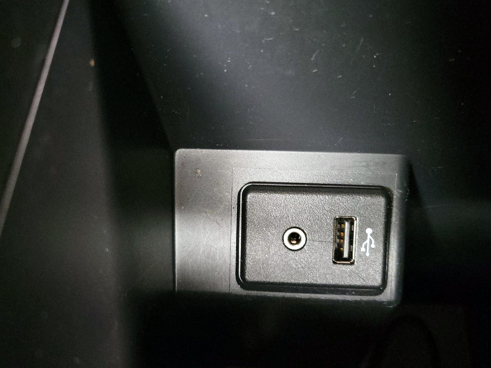 Thumbnail: 2017 Nissan Sentra - 18