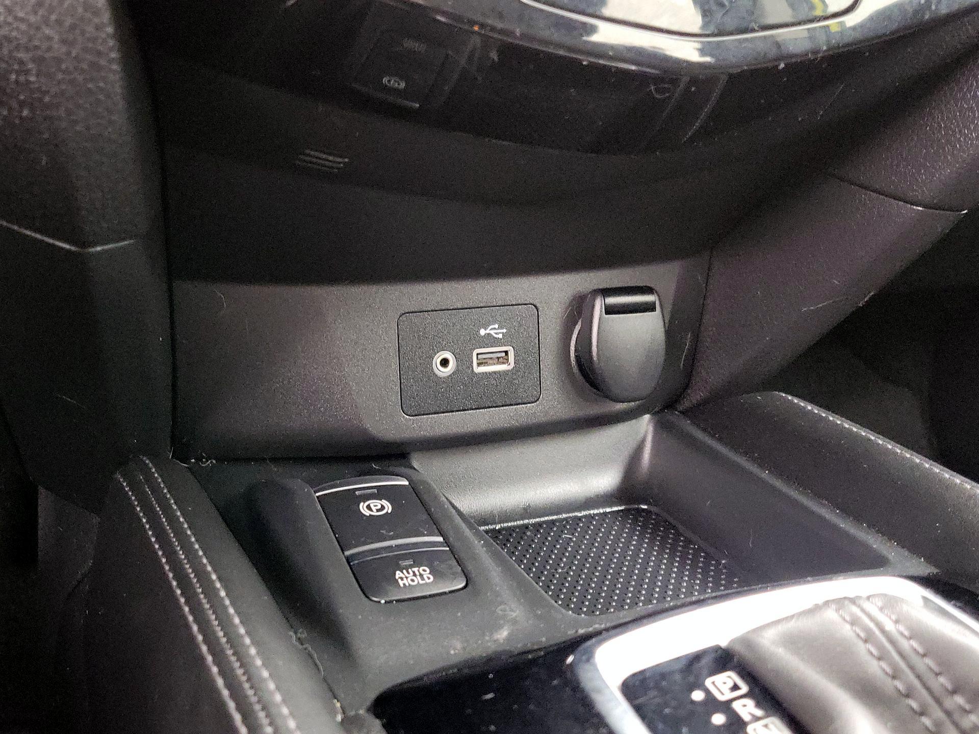 Thumbnail: 2020 Nissan Rogue Sport - 18