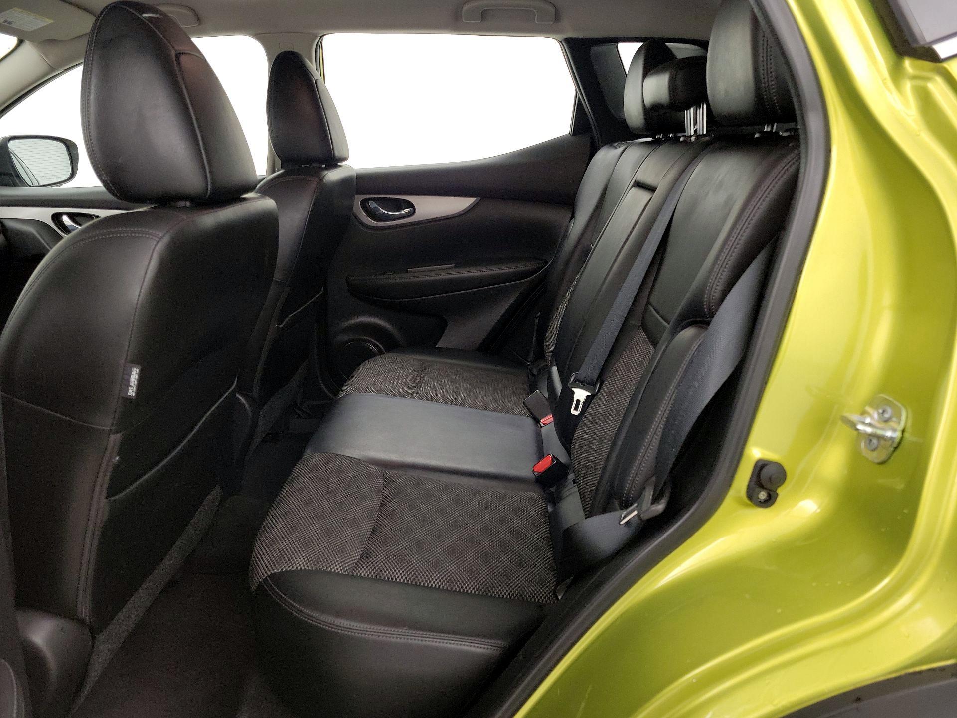 Thumbnail: 2020 Nissan Rogue Sport - 19