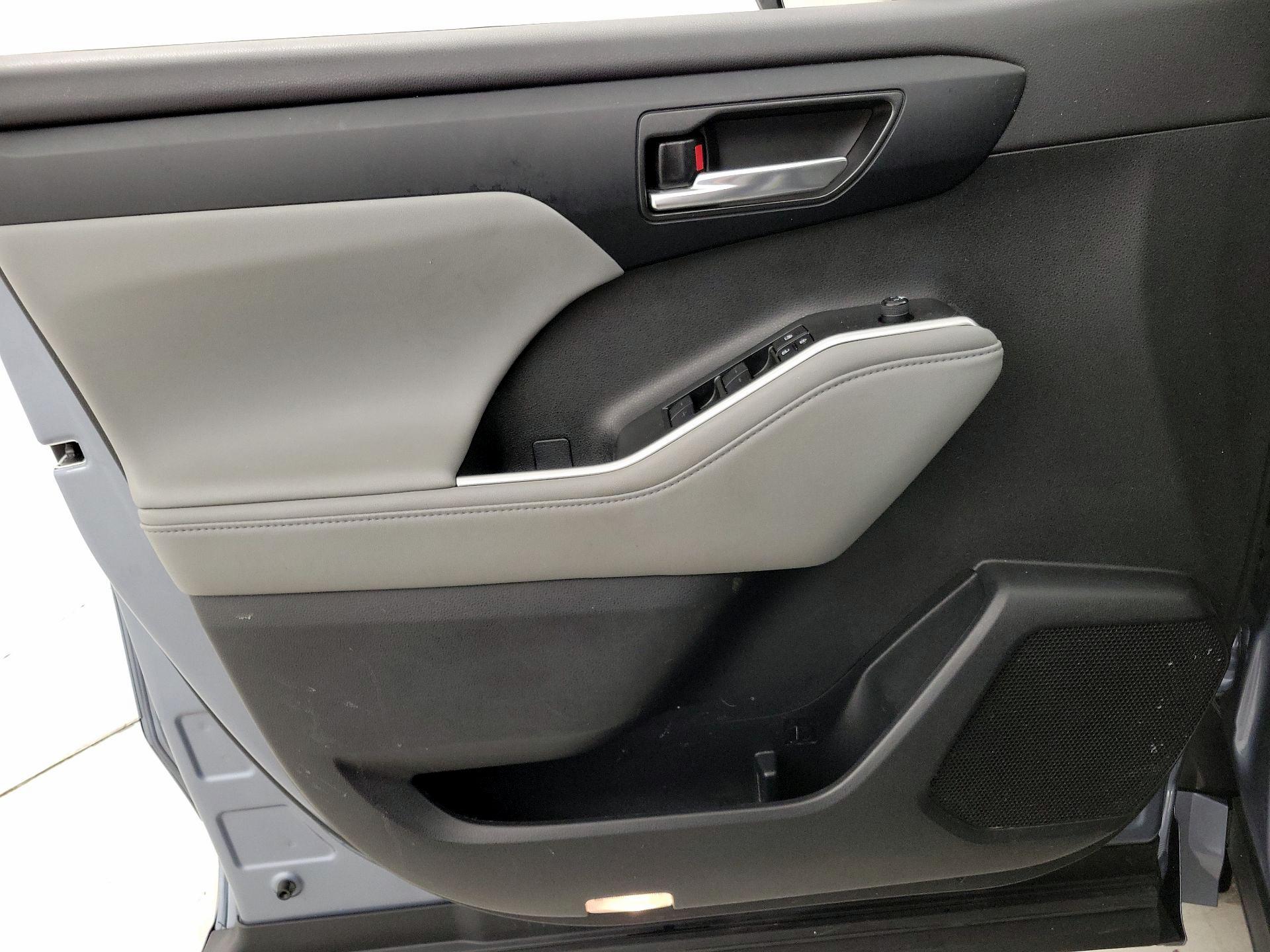 Thumbnail: 2024 Toyota Highlander - 12