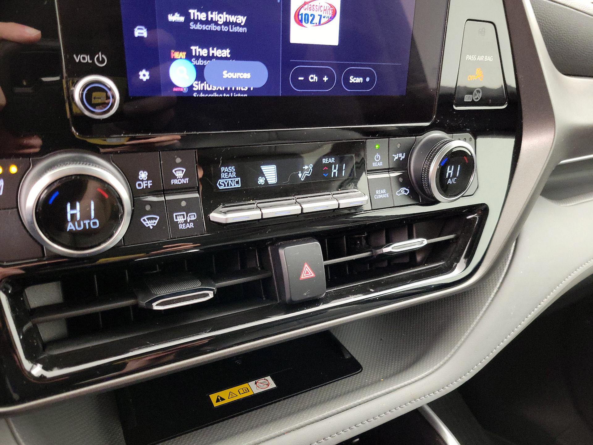 Thumbnail: 2024 Toyota Highlander - 16