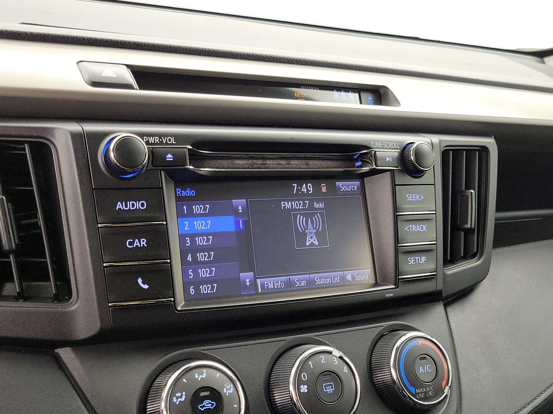 Thumbnail: 2018 Toyota RAV4 - 15