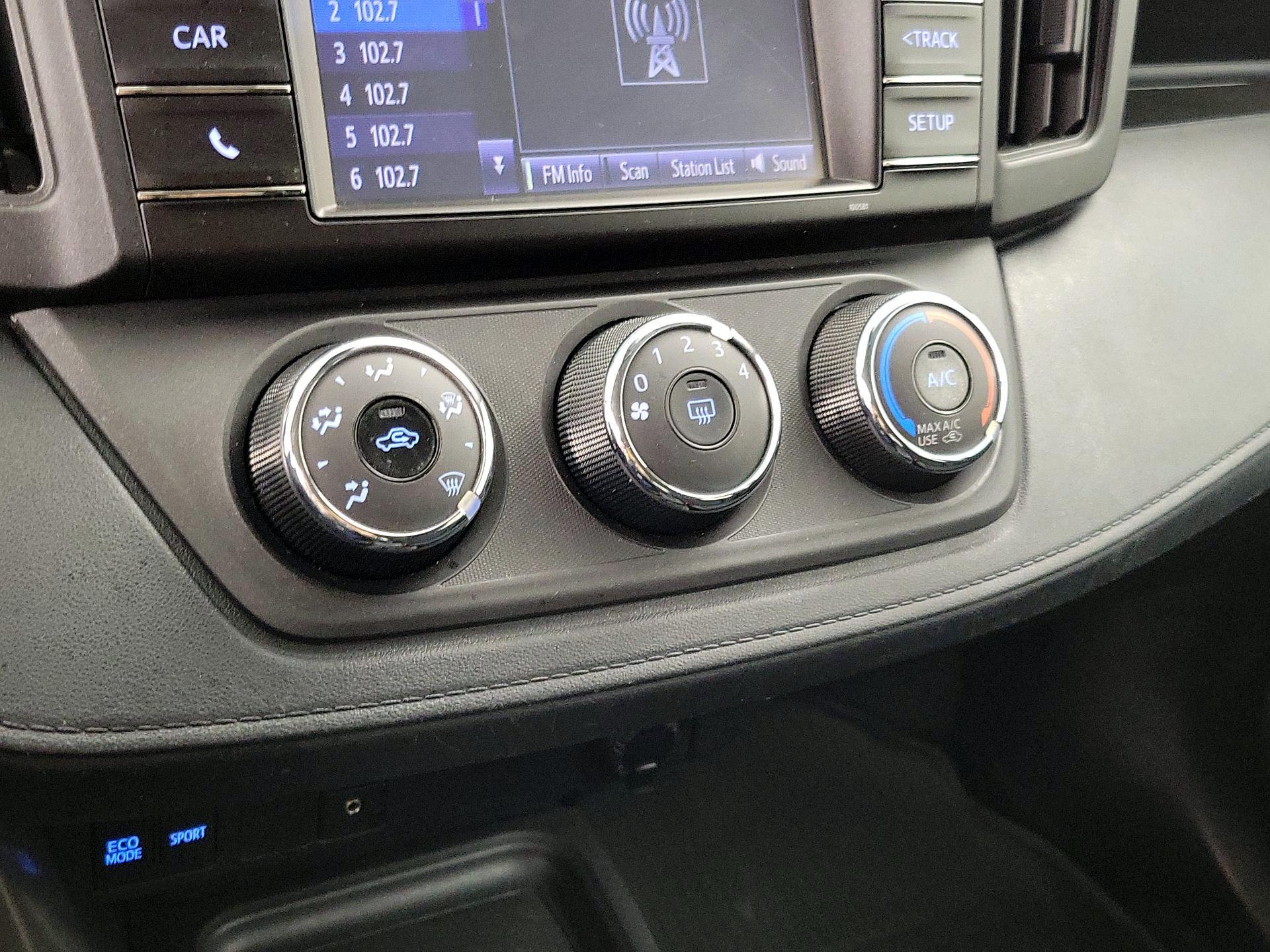 Thumbnail: 2018 Toyota RAV4 - 16