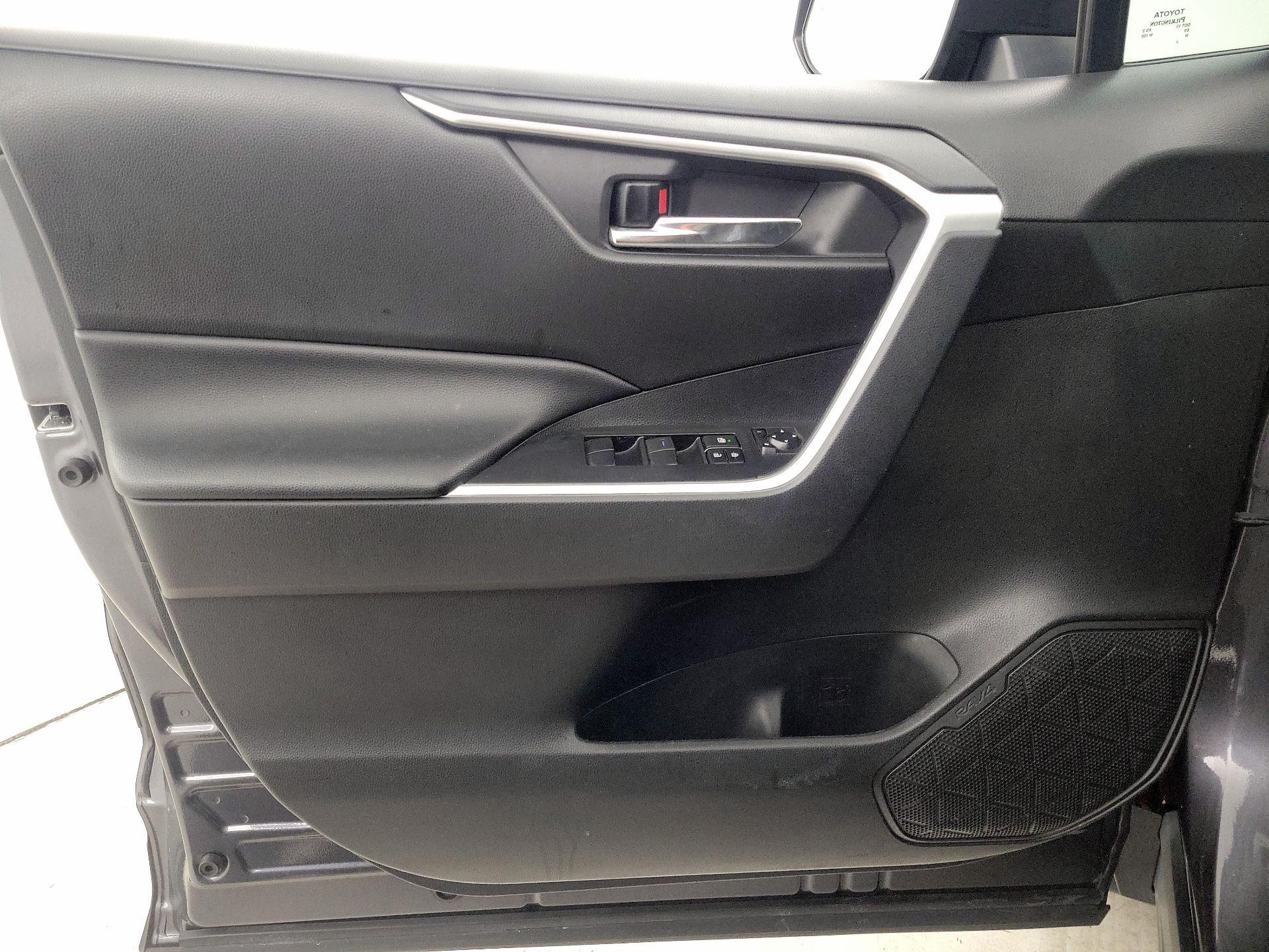 Thumbnail: 2021 Toyota RAV4 - 12