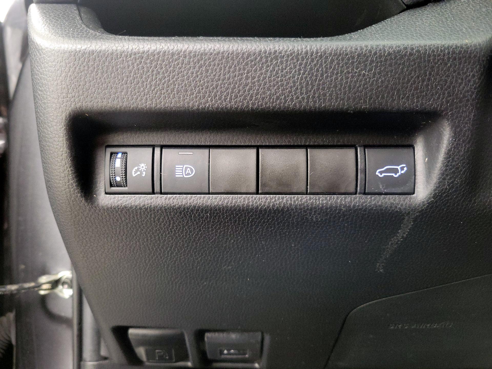 Thumbnail: 2021 Toyota RAV4 - 13