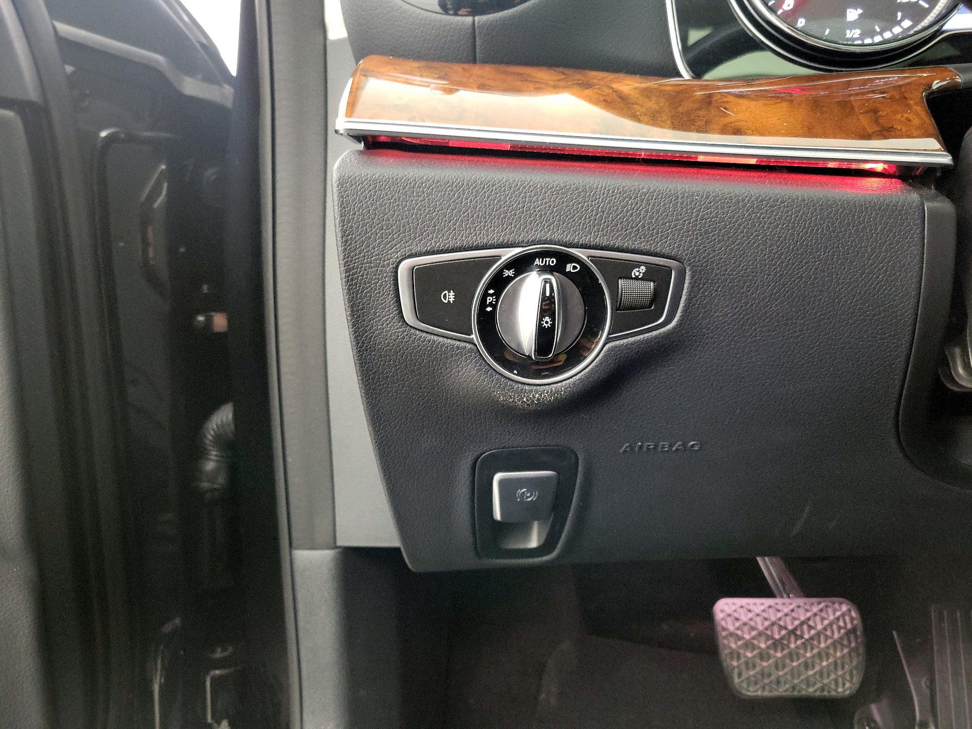 Thumbnail: 2017 Mercedes-Benz E-Class - 13