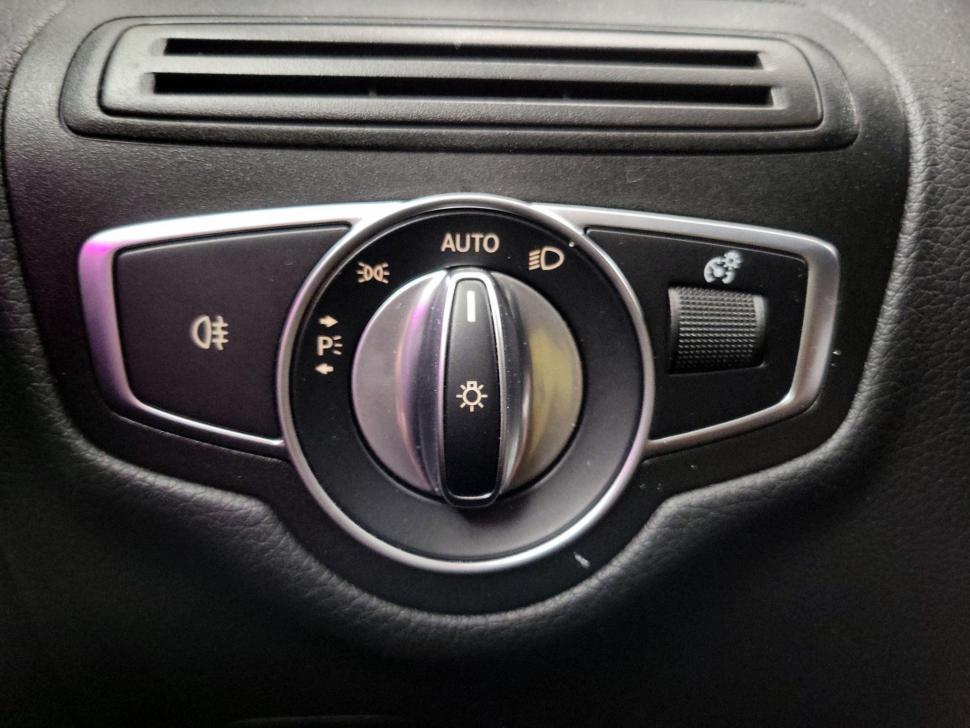 Thumbnail: 2022 Mercedes-Benz GLC - 13