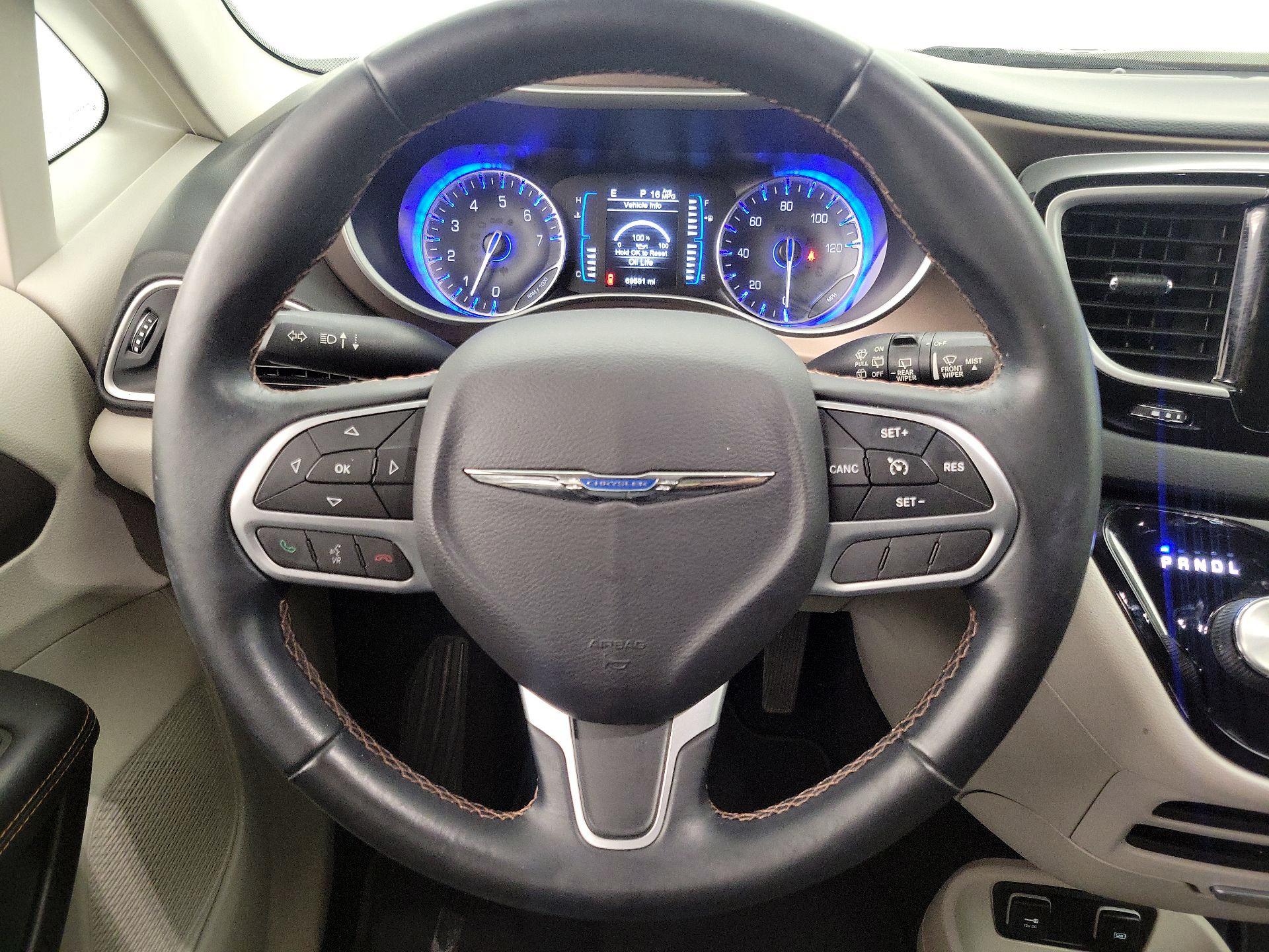 Thumbnail: 2017 Chrysler Pacifica - 10