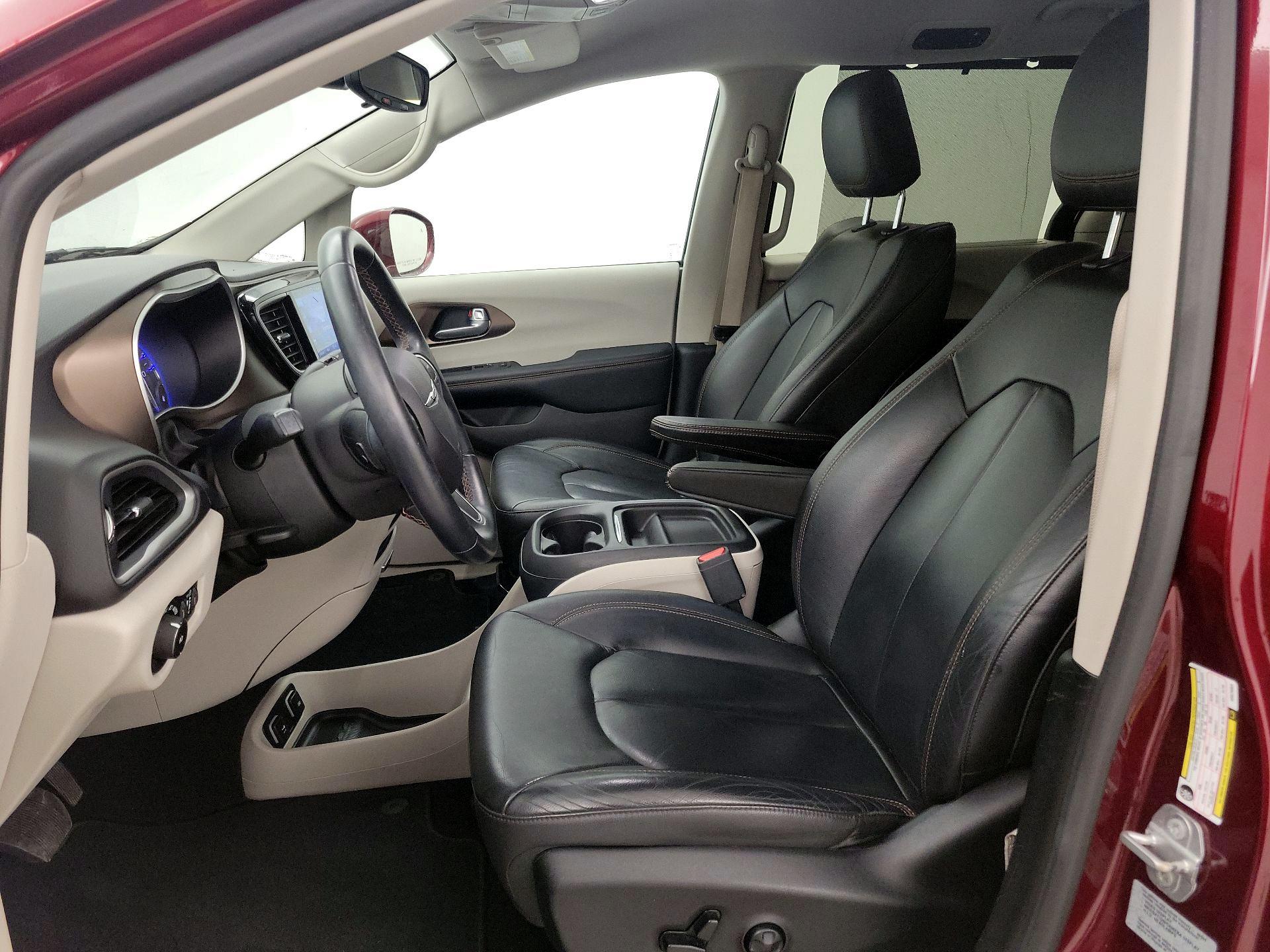 Thumbnail: 2017 Chrysler Pacifica - 11