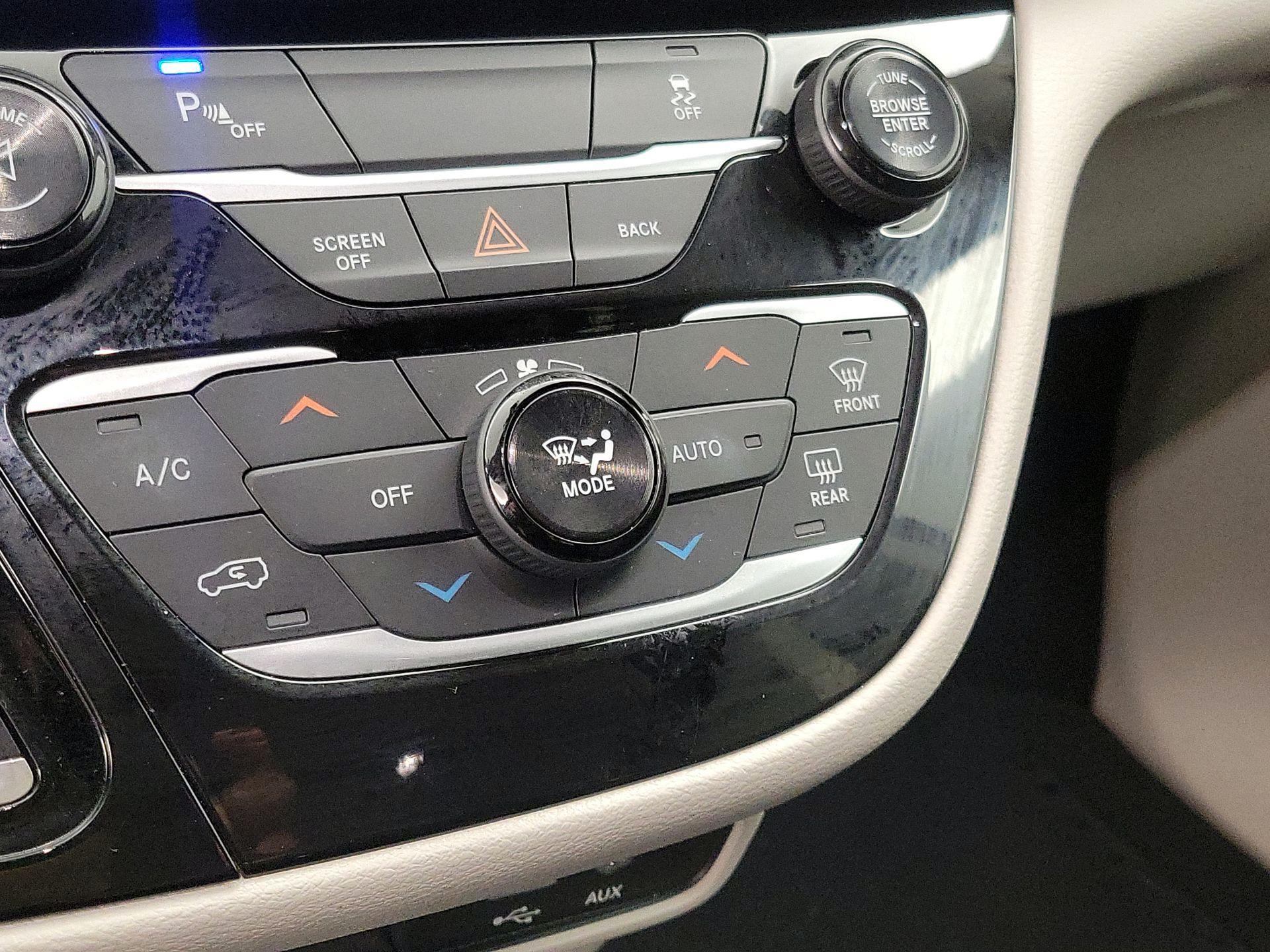 Thumbnail: 2017 Chrysler Pacifica - 17