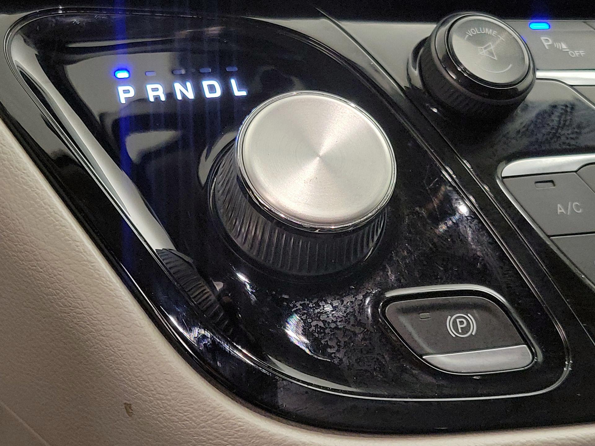 Thumbnail: 2017 Chrysler Pacifica - 18