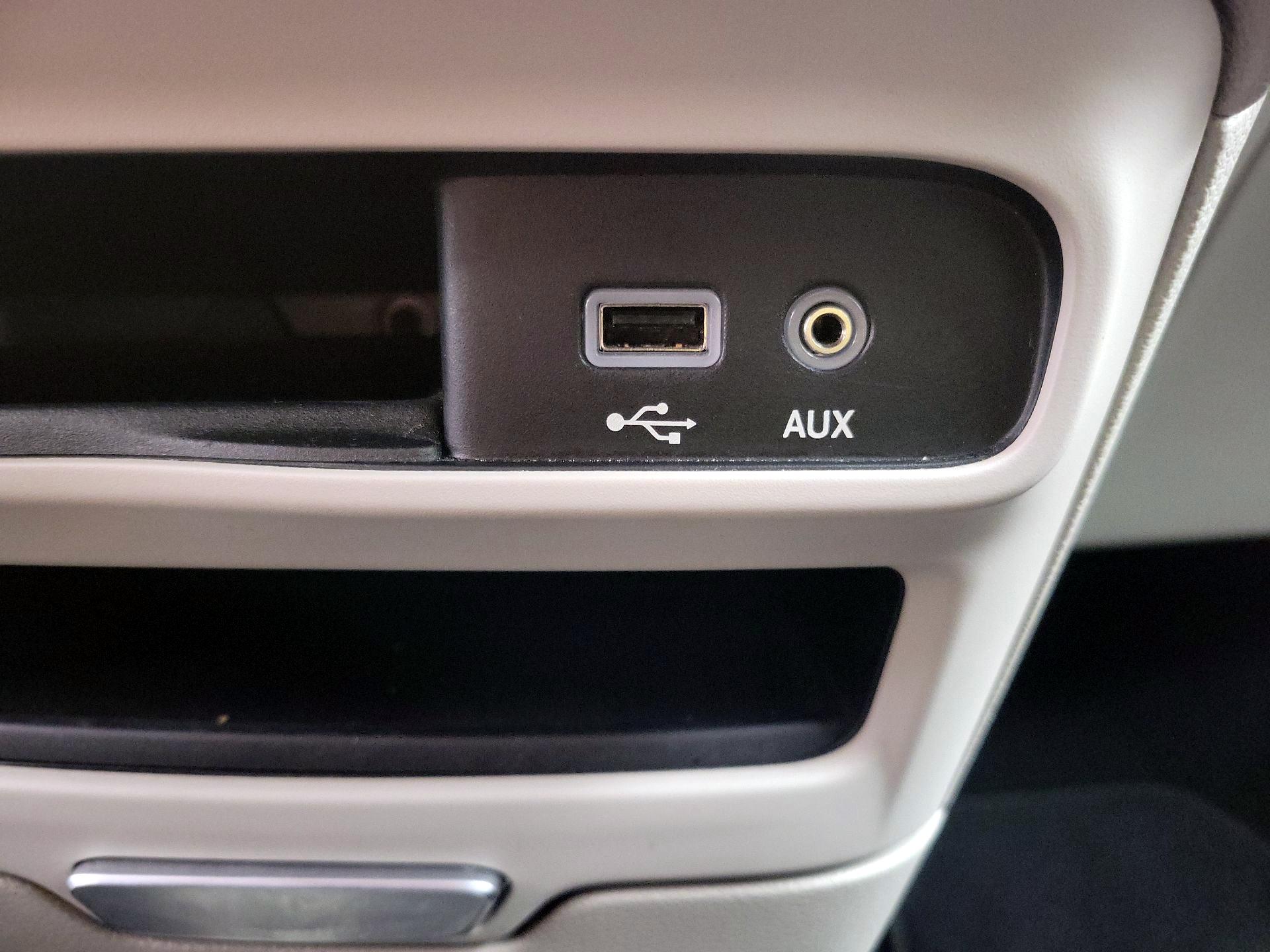 Thumbnail: 2017 Chrysler Pacifica - 19