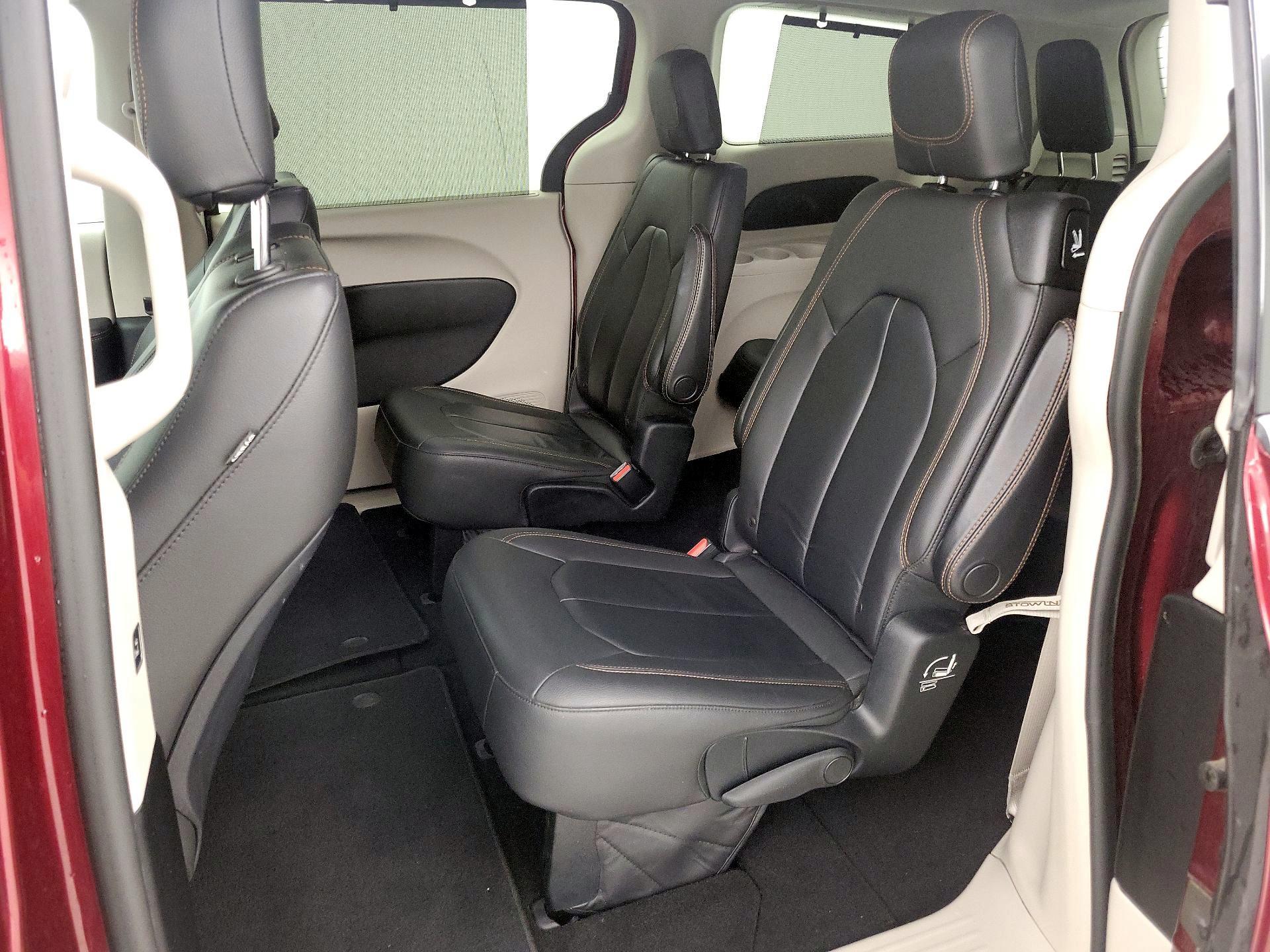 Thumbnail: 2017 Chrysler Pacifica - 20