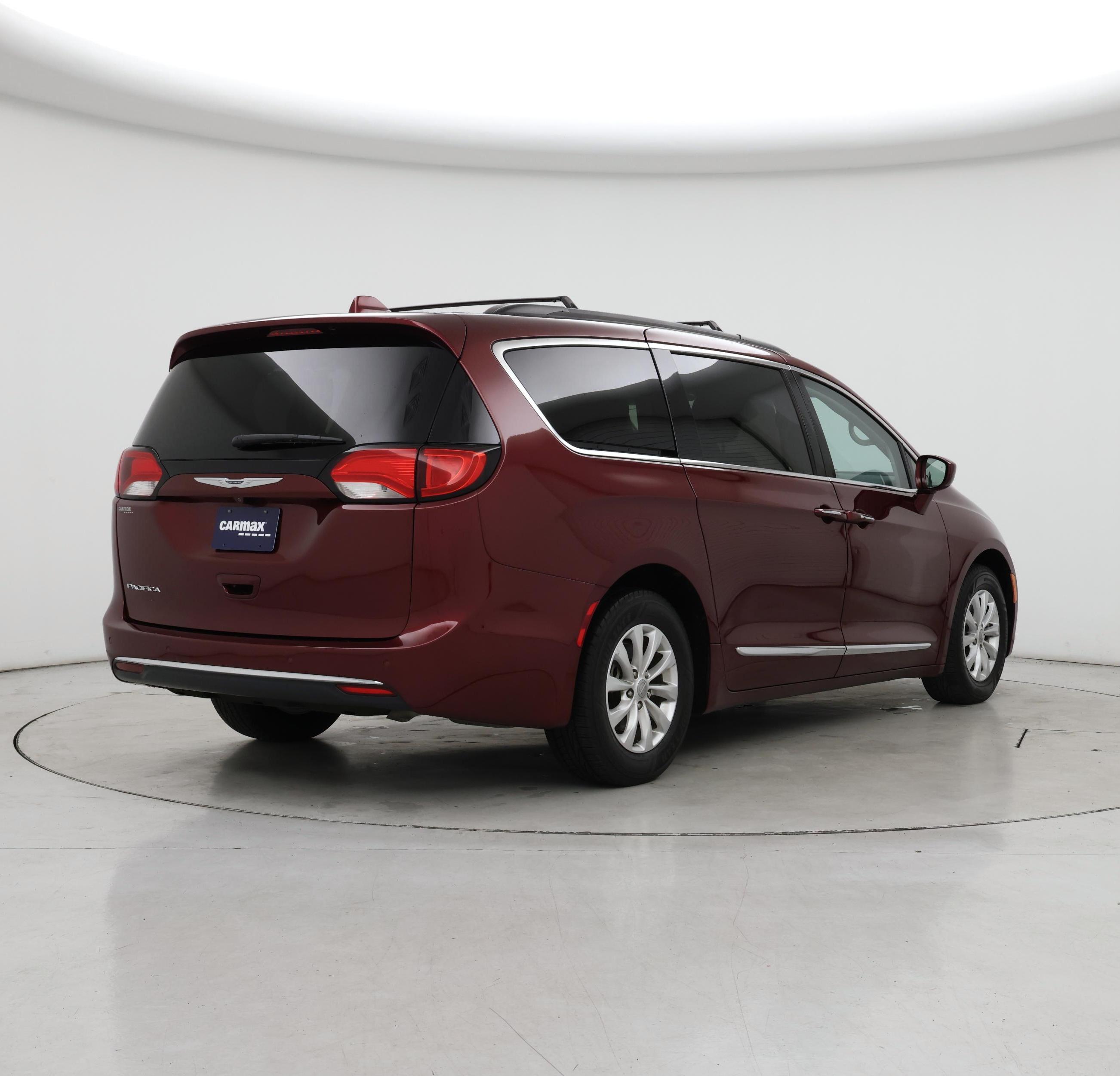 Thumbnail: 2017 Chrysler Pacifica - 8