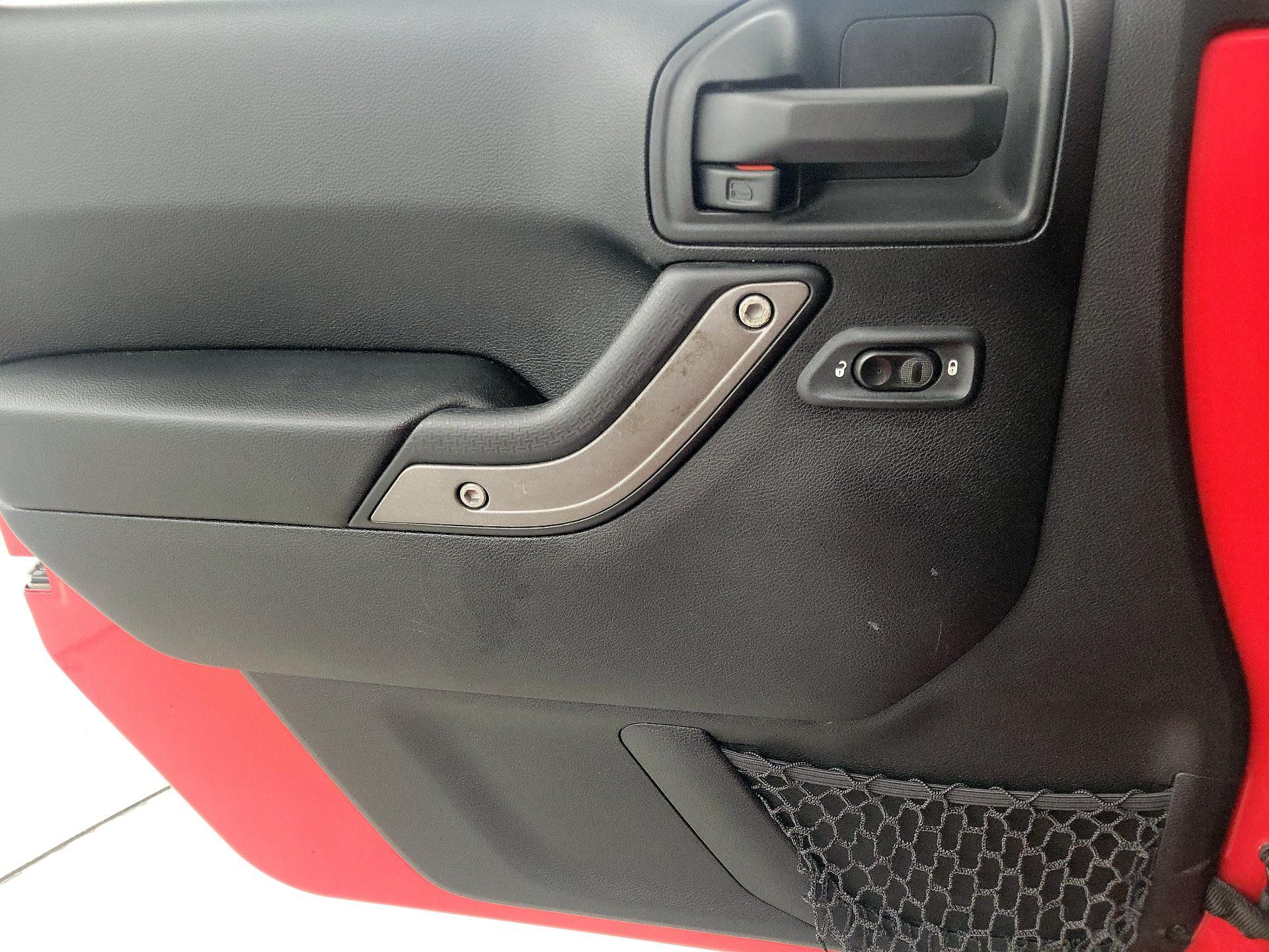 Thumbnail: 2017 Jeep Wrangler - 12