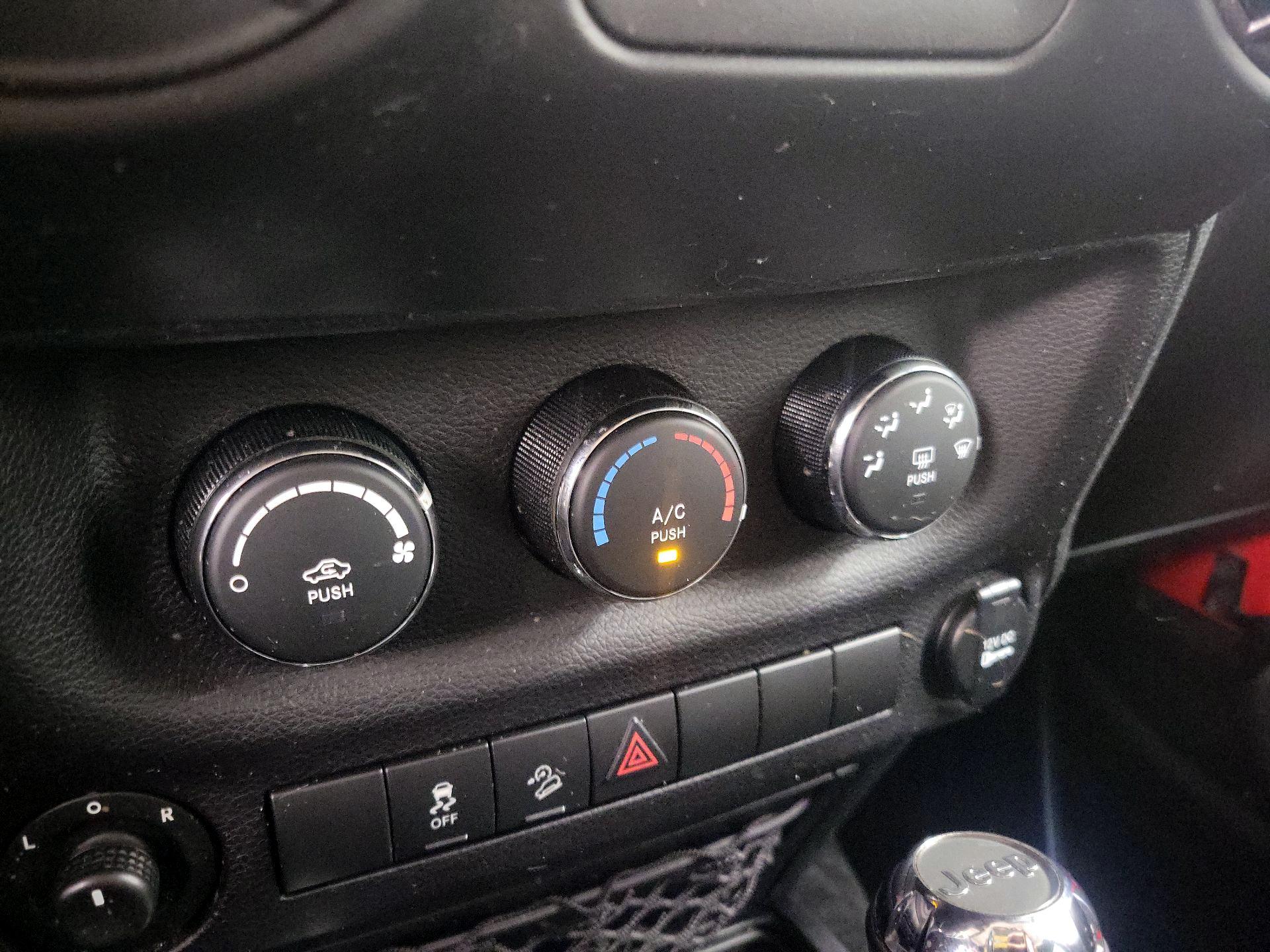 Thumbnail: 2017 Jeep Wrangler - 15