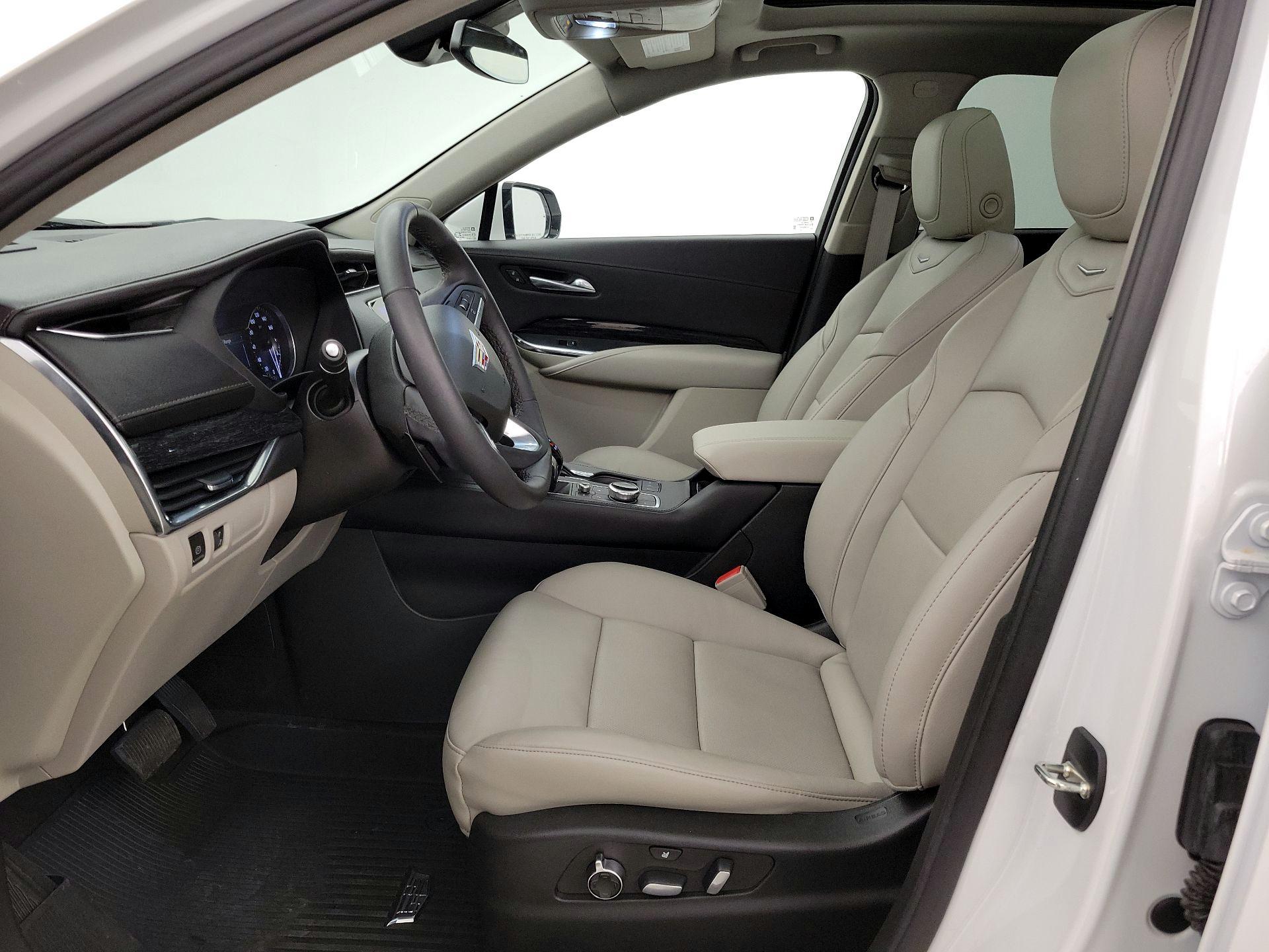 Thumbnail: 2023 Cadillac XT4 - 11