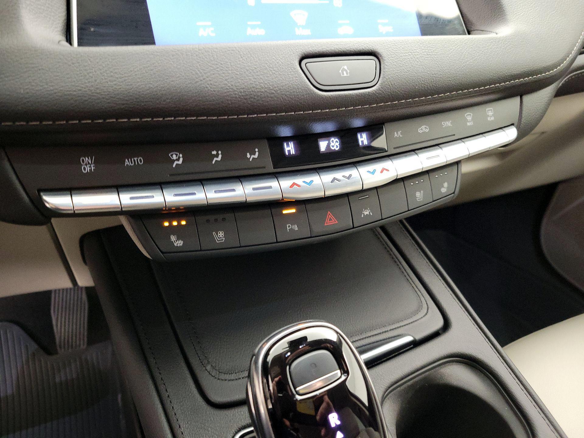 Thumbnail: 2023 Cadillac XT4 - 17