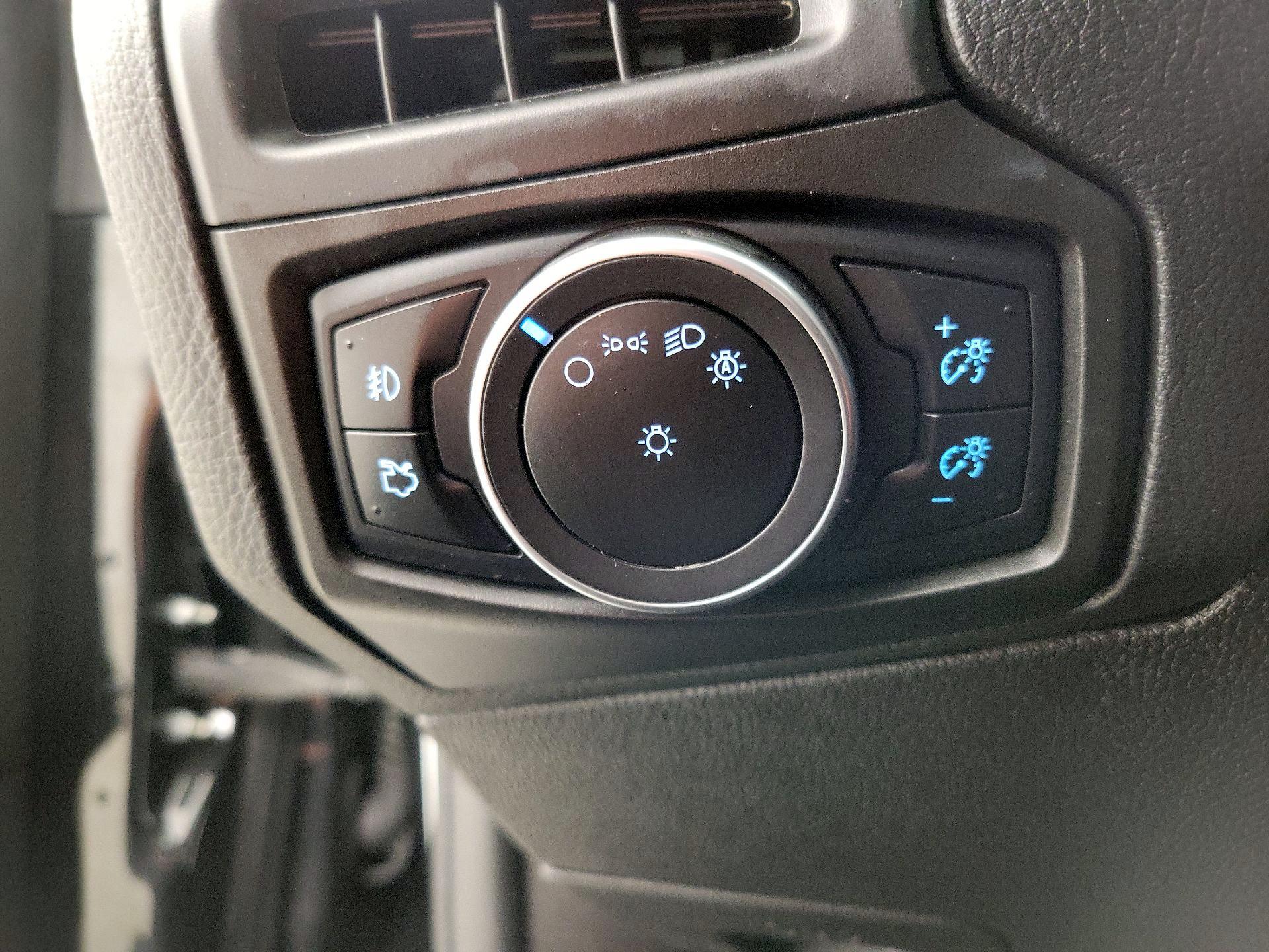 Thumbnail: 2015 Ford Focus - 13