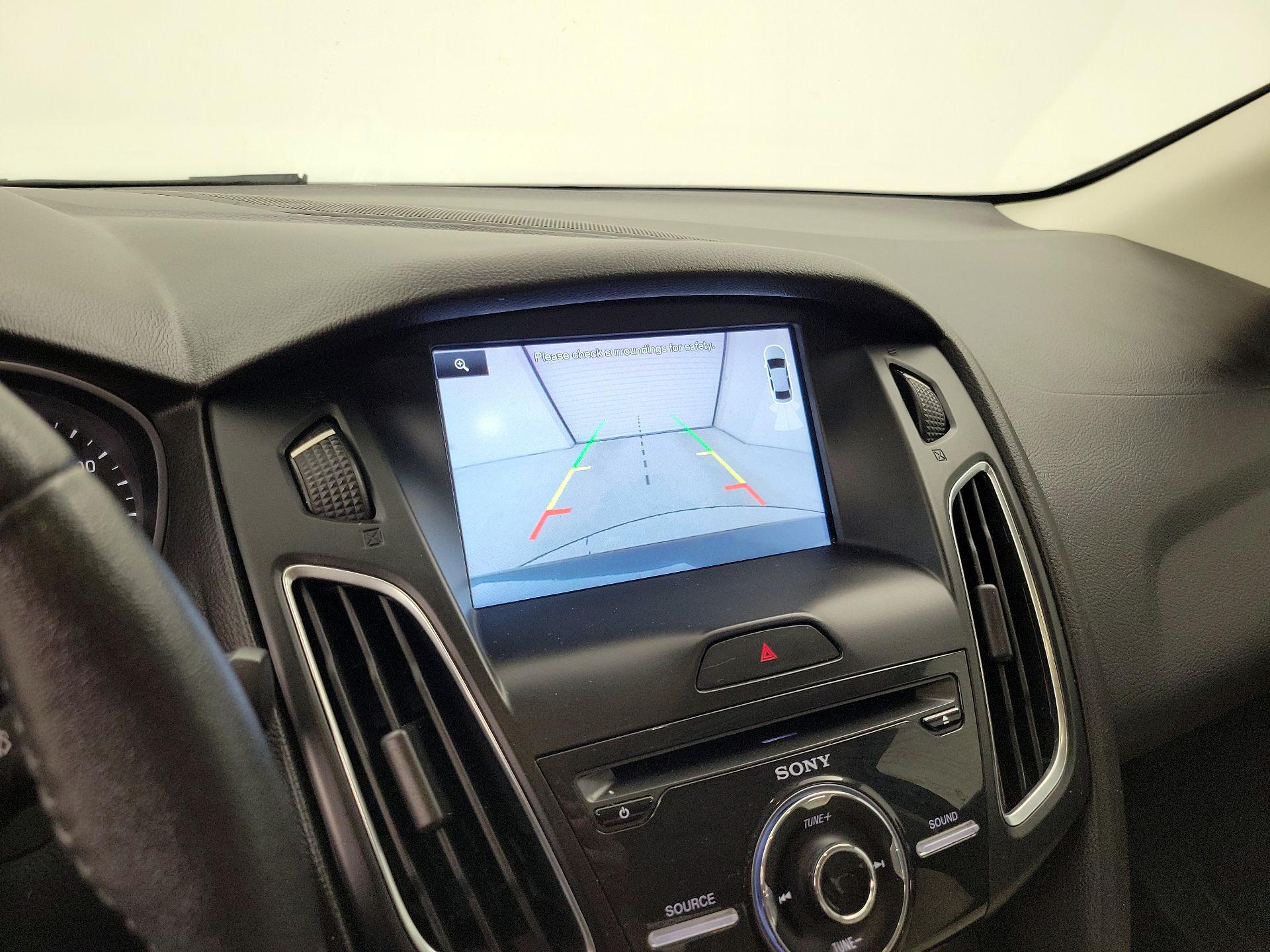 Thumbnail: 2015 Ford Focus - 14