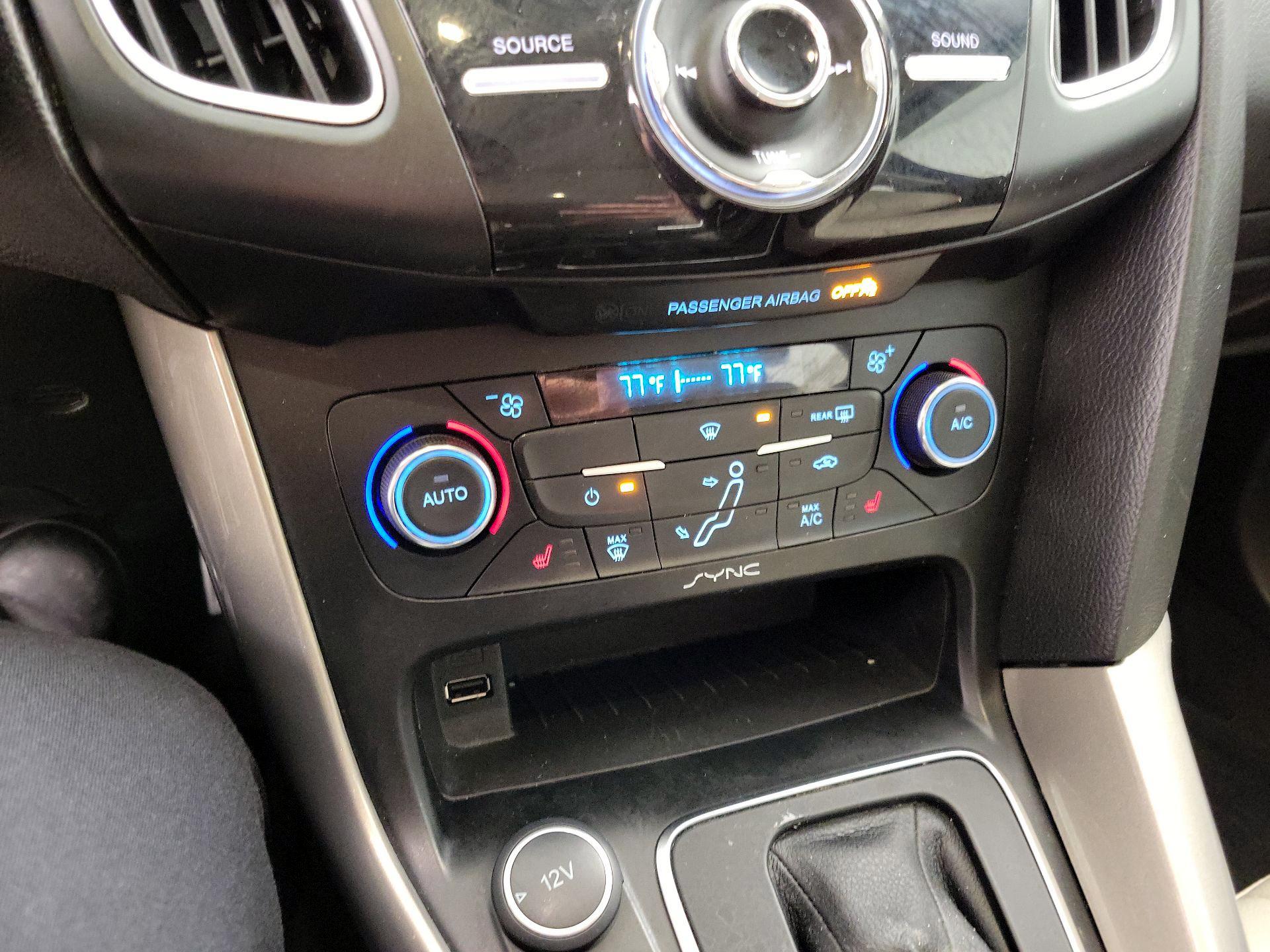 Thumbnail: 2015 Ford Focus - 16