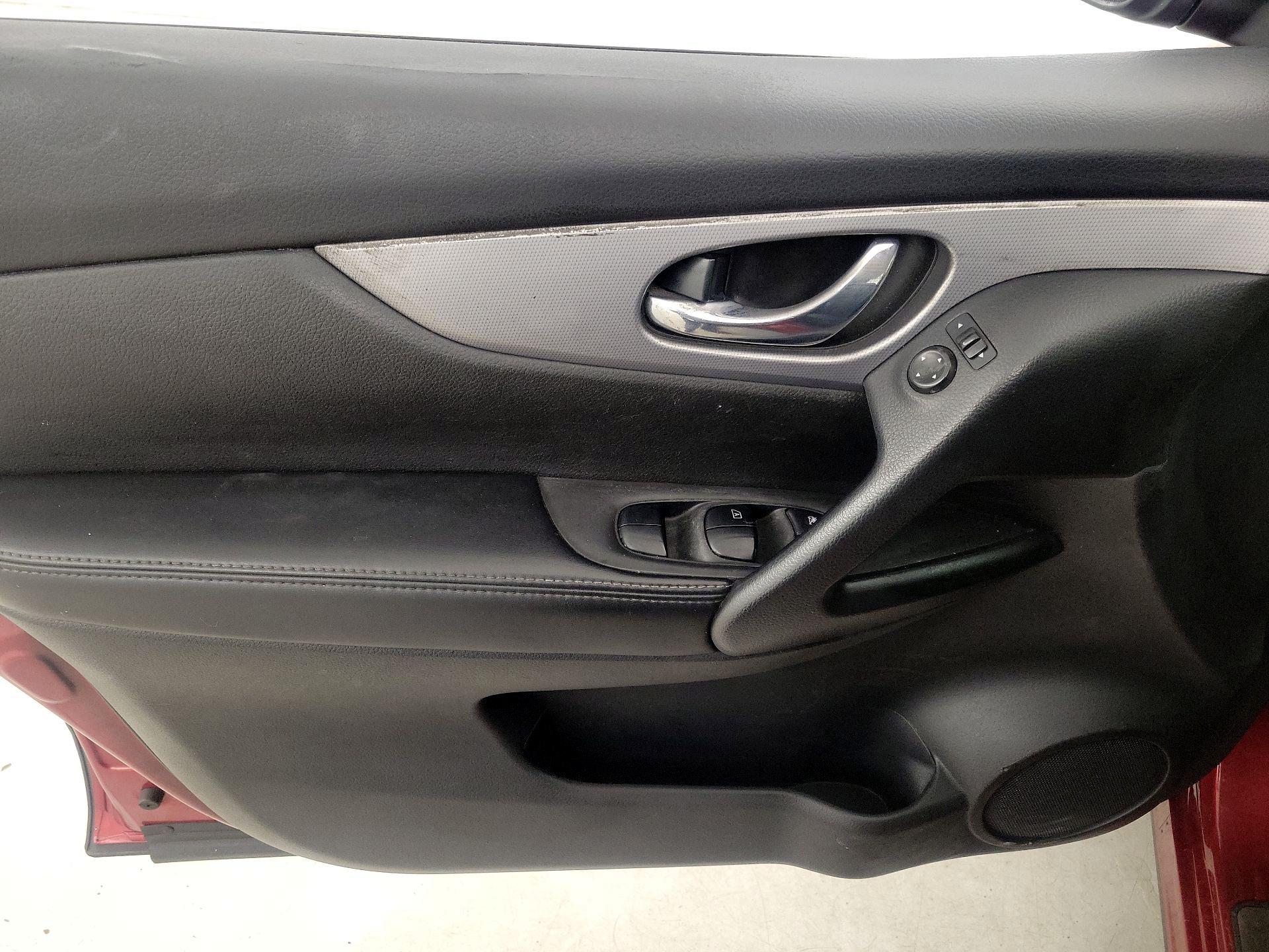 Thumbnail: 2020 Nissan Rogue Sport - 12